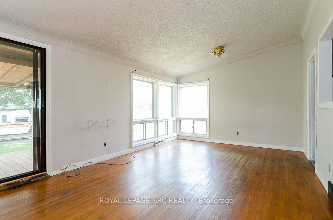 Photo 11 of 64 Springfield Street, Welland, Dain City — HOMEH