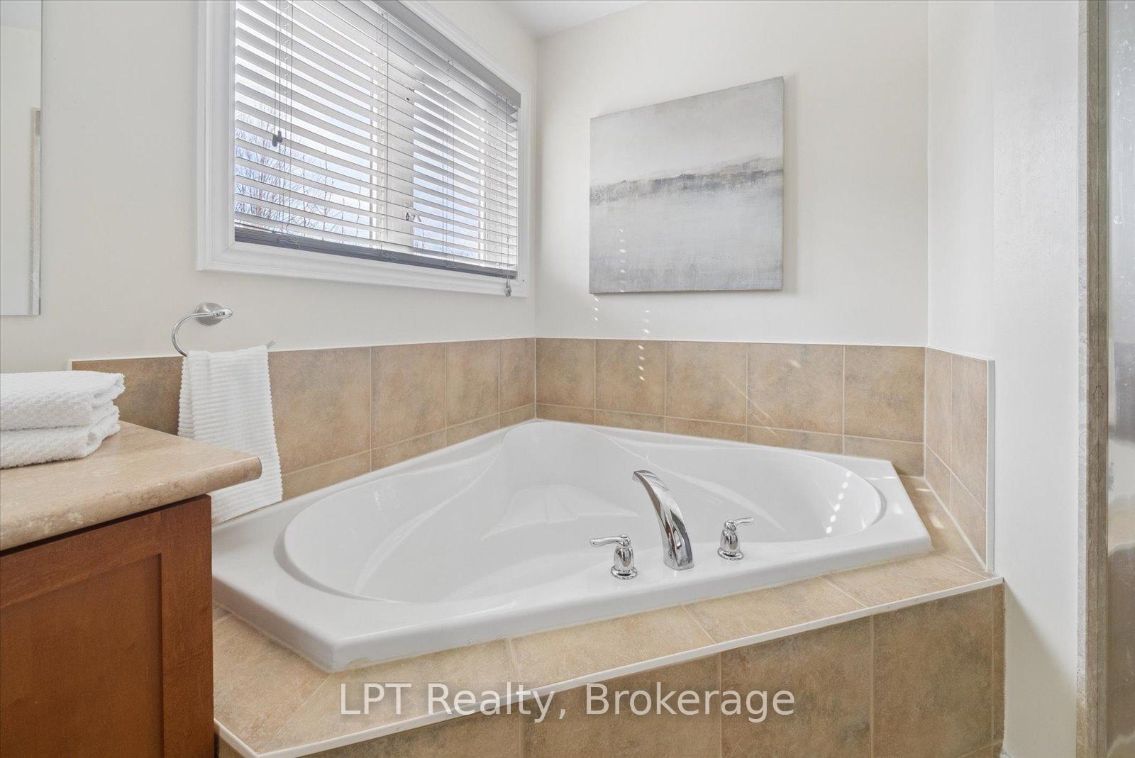 Photo 33 of 1329 Coldstream Drive, Oshawa, Taunton — HOMEH