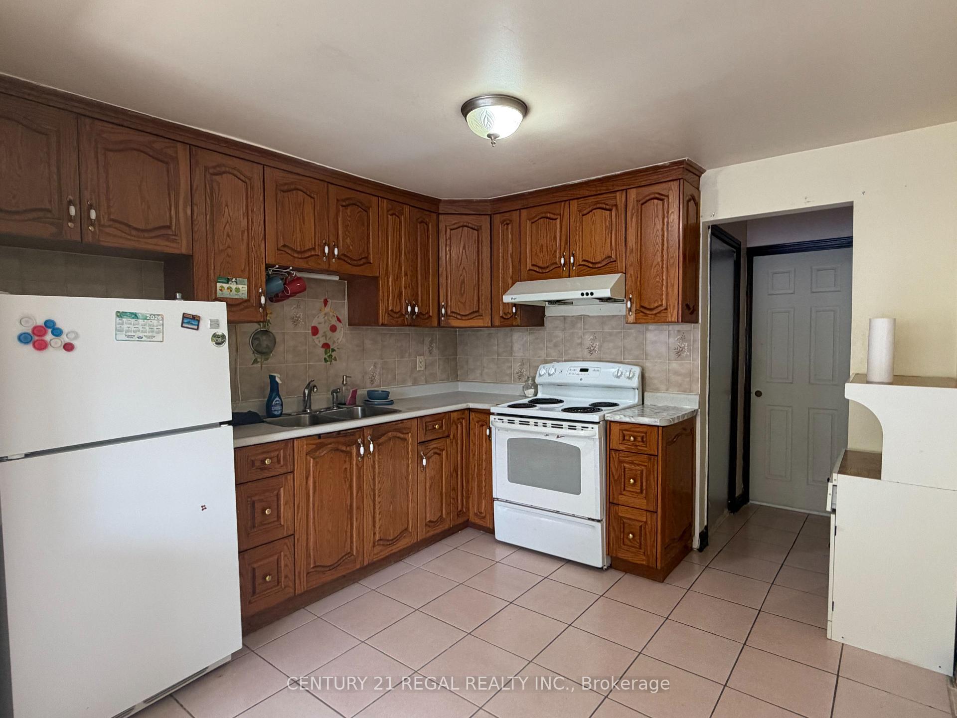 Photo 2 of 690 Jane Street, Toronto, Rockcliffe-Smythe — HOMEH