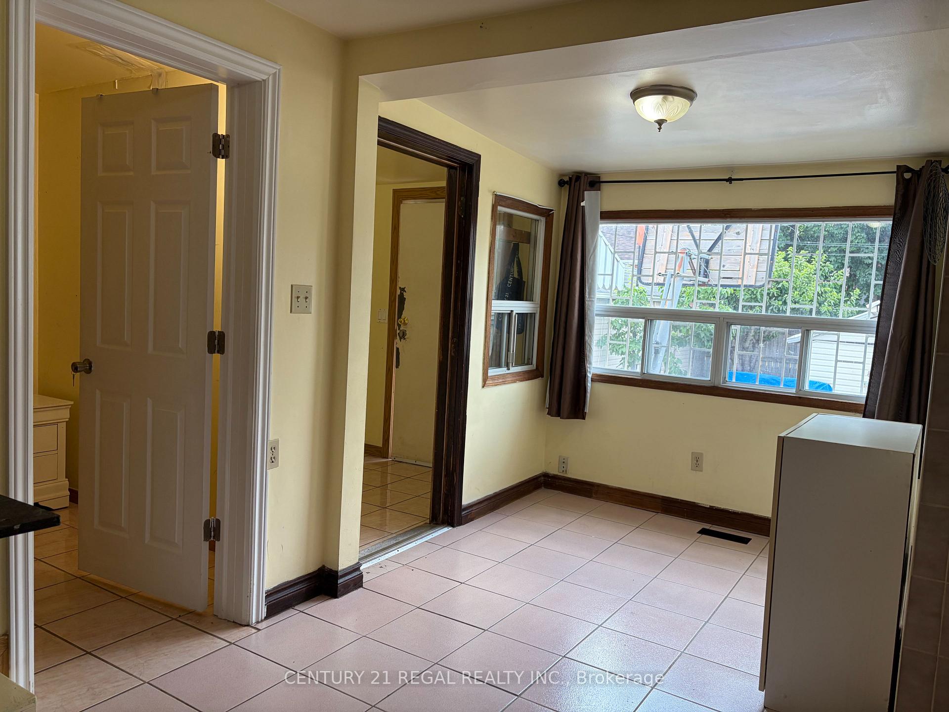 Photo 3 of 690 Jane Street, Toronto, Rockcliffe-Smythe — HOMEH