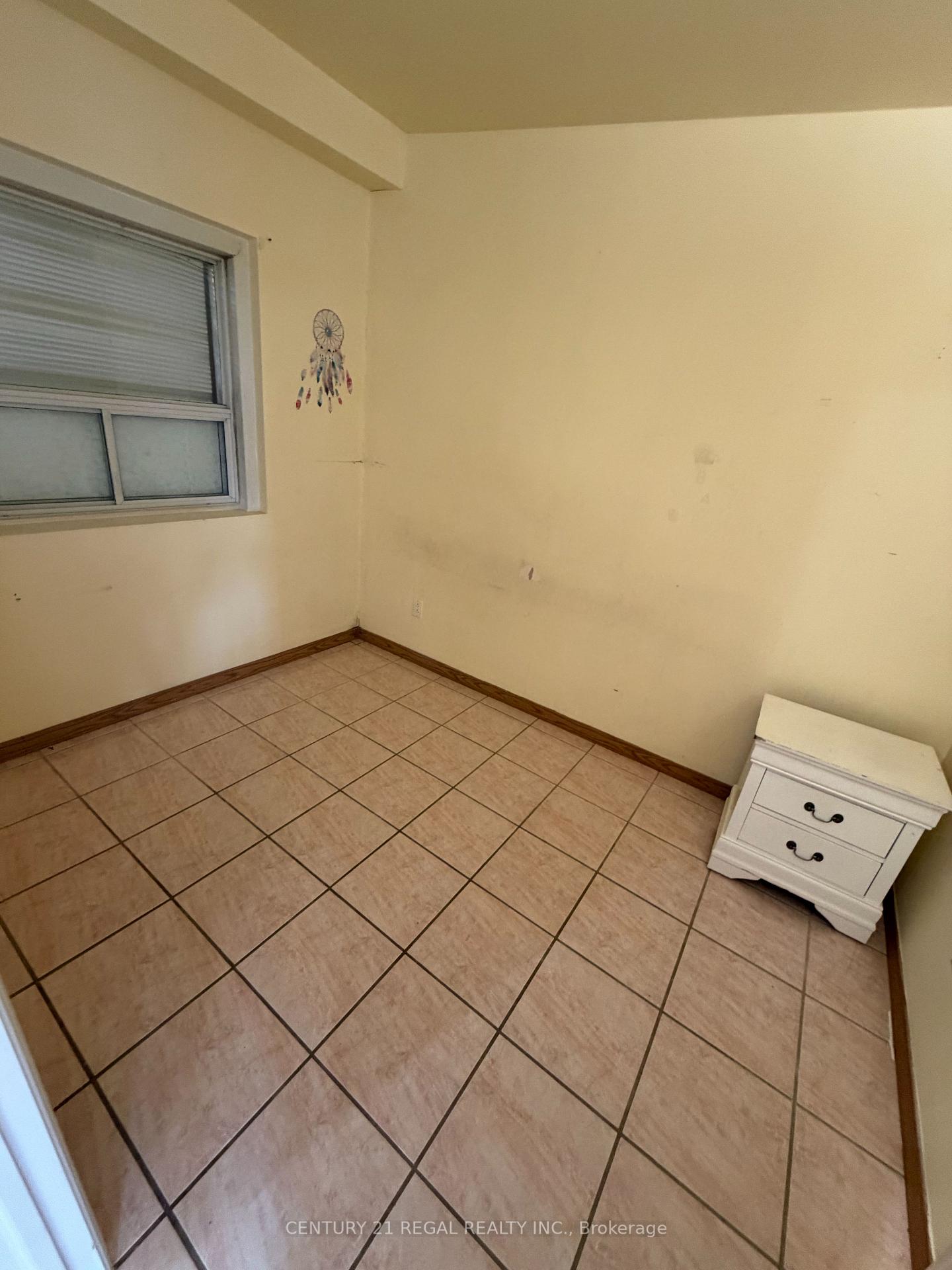 Photo 4 of 690 Jane Street, Toronto, Rockcliffe-Smythe — HOMEH