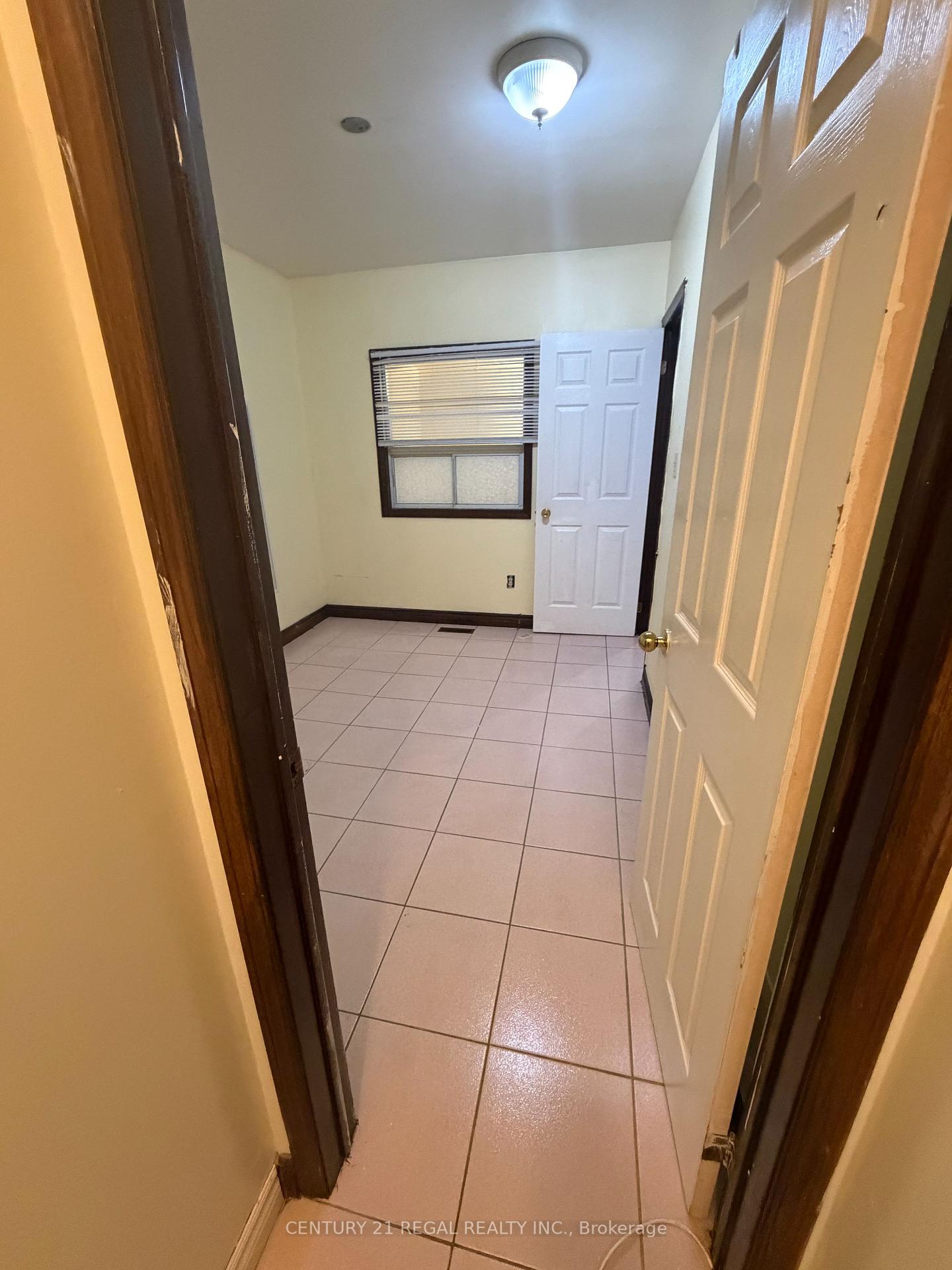 Photo 6 of 690 Jane Street, Toronto, Rockcliffe-Smythe — HOMEH