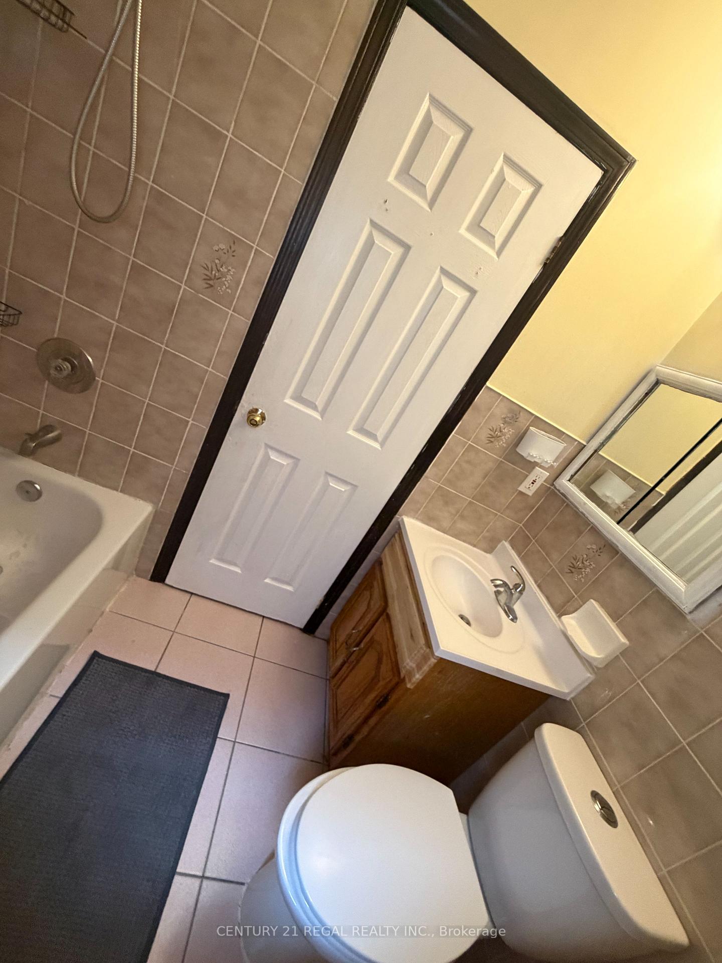 Photo 7 of 690 Jane Street, Toronto, Rockcliffe-Smythe — HOMEH