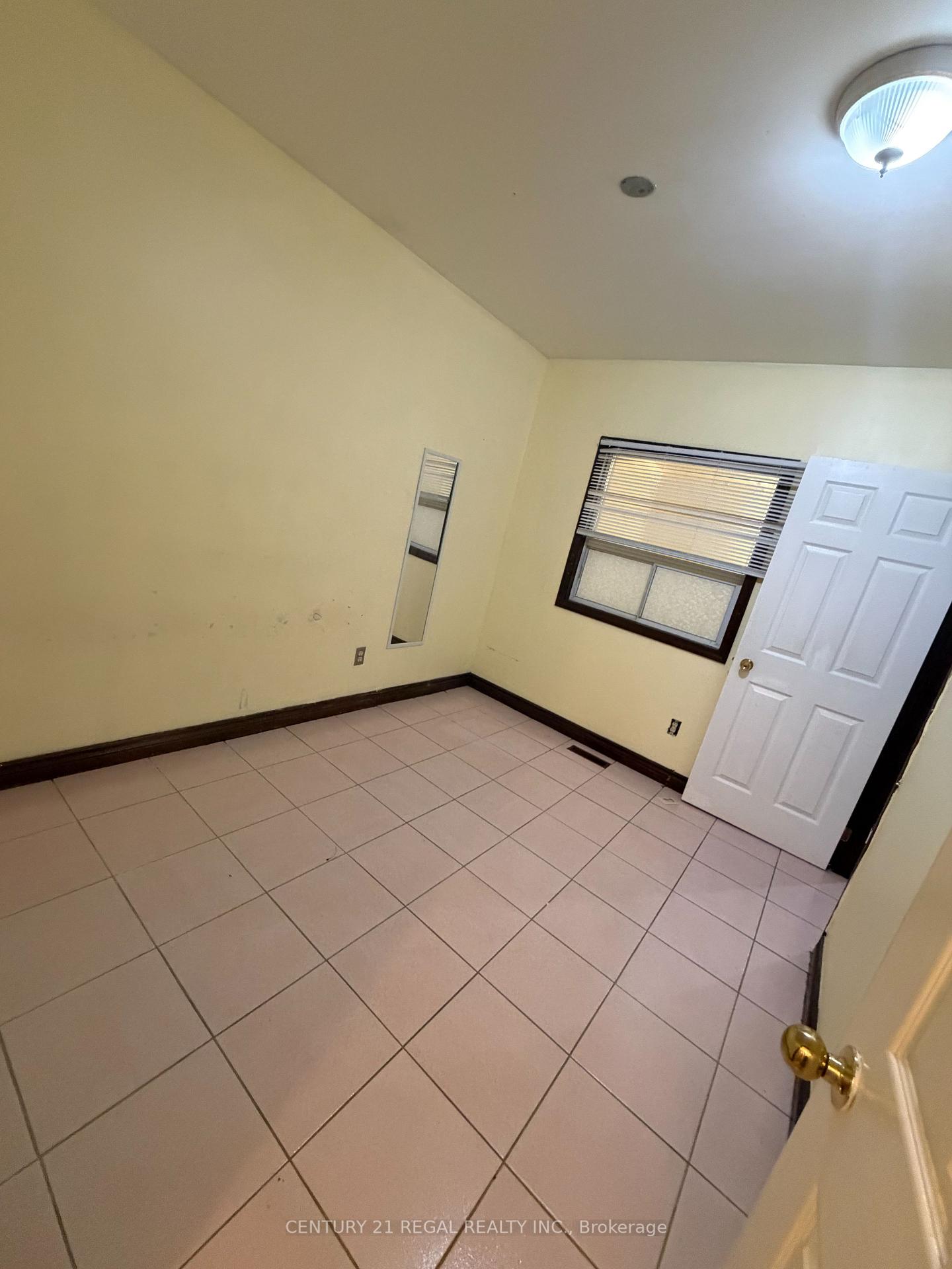 Photo 9 of 690 Jane Street, Toronto, Rockcliffe-Smythe — HOMEH