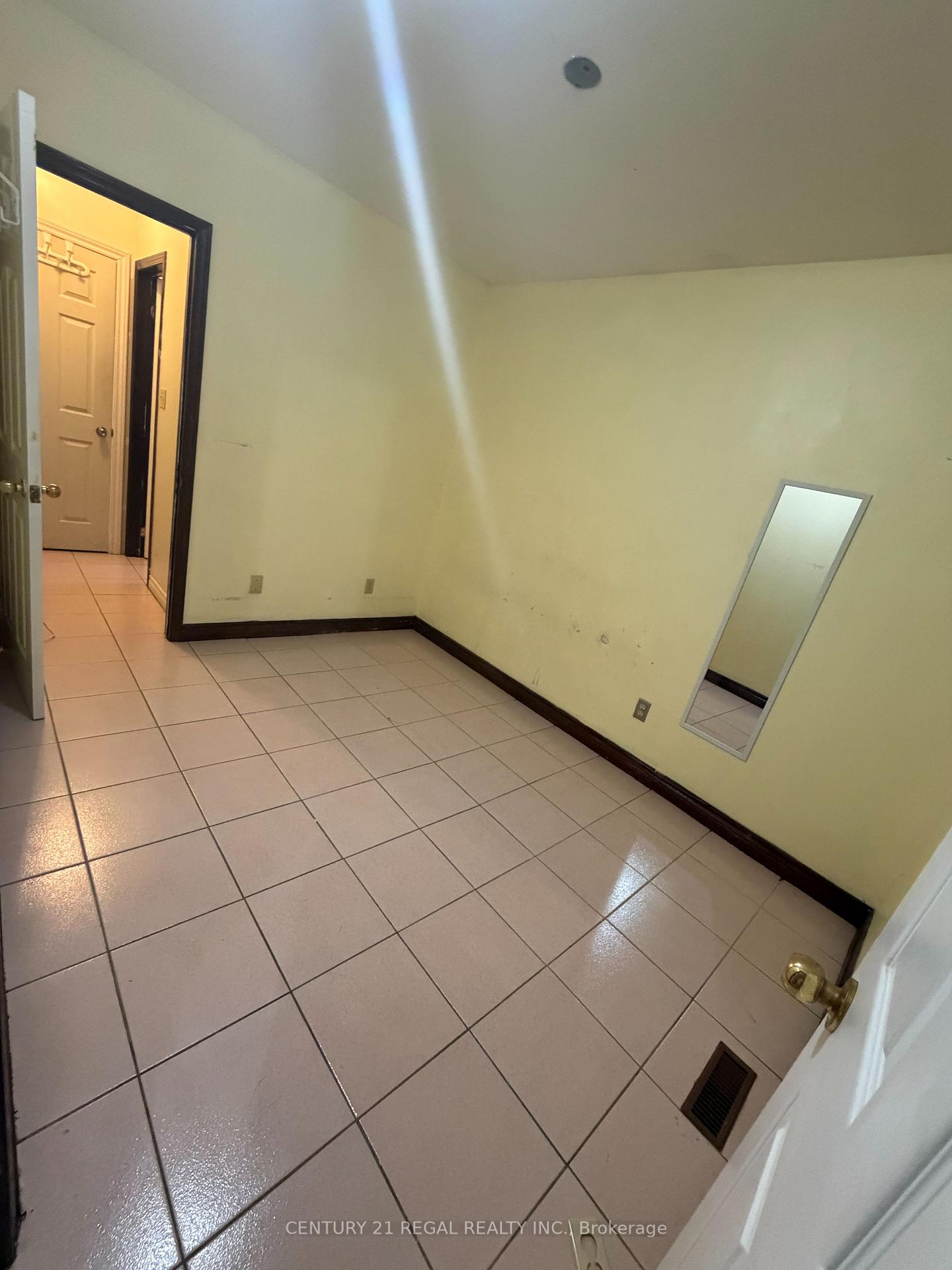 Photo 10 of 690 Jane Street, Toronto, Rockcliffe-Smythe — HOMEH