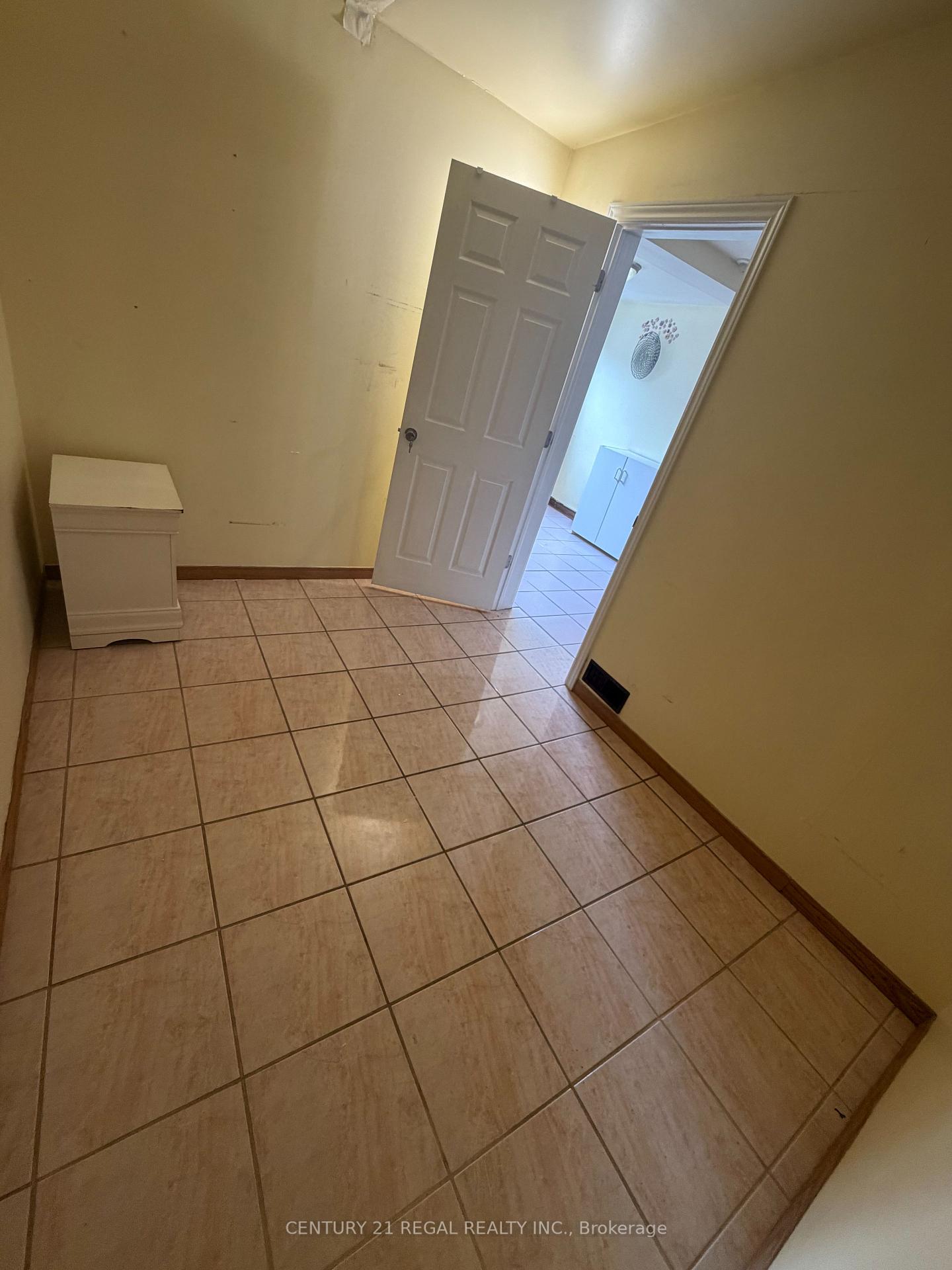 Photo 12 of 690 Jane Street, Toronto, Rockcliffe-Smythe — HOMEH