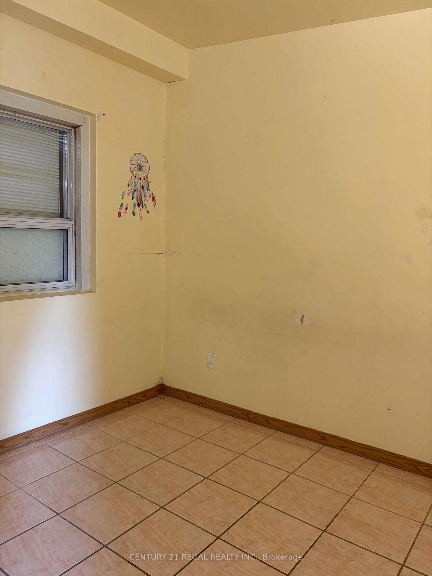 Photo 13 of 690 Jane Street, Toronto, Rockcliffe-Smythe — HOMEH