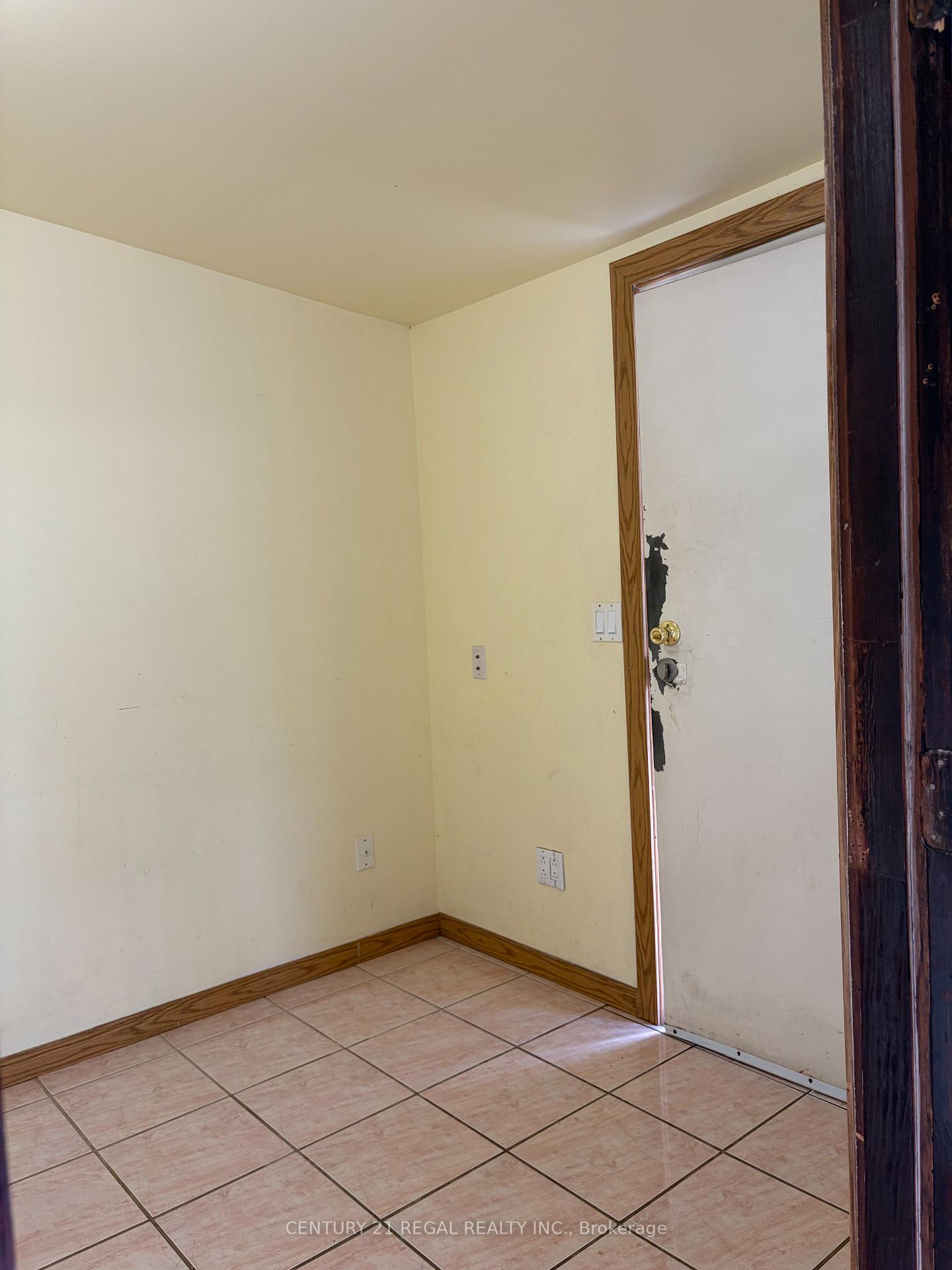 Photo 14 of 690 Jane Street, Toronto, Rockcliffe-Smythe — HOMEH