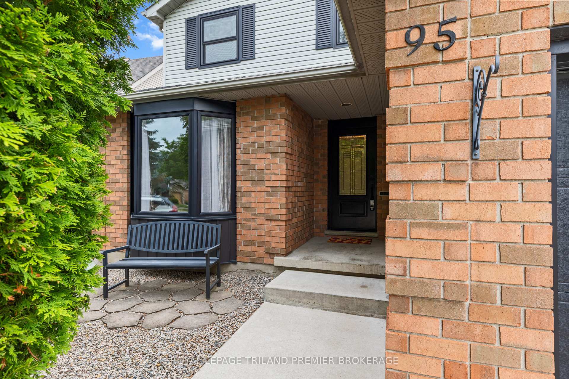 Photo 2 of 95 Gerald Crescent, London, South J — HOMEH