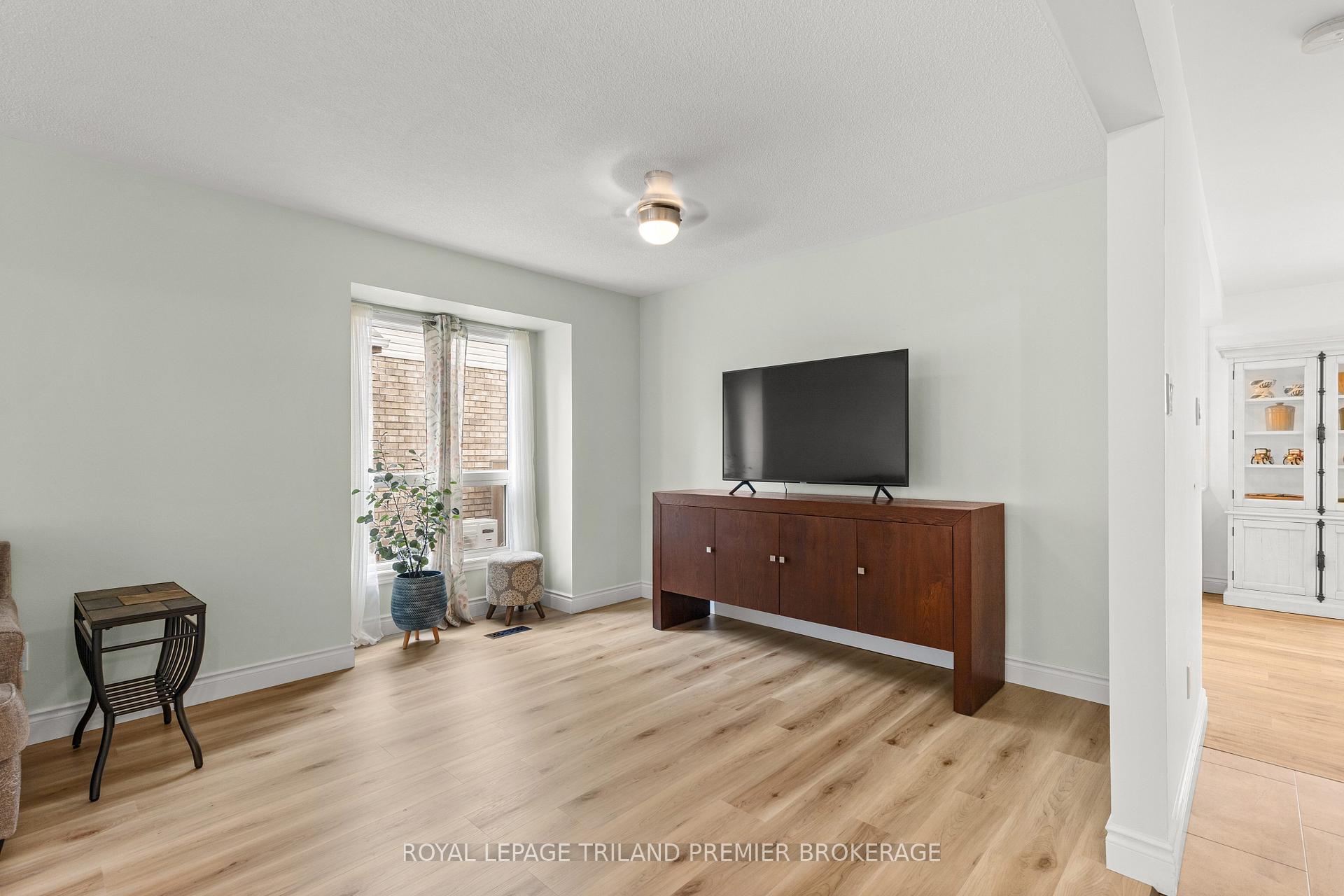Photo 5 of 95 Gerald Crescent, London, South J — HOMEH