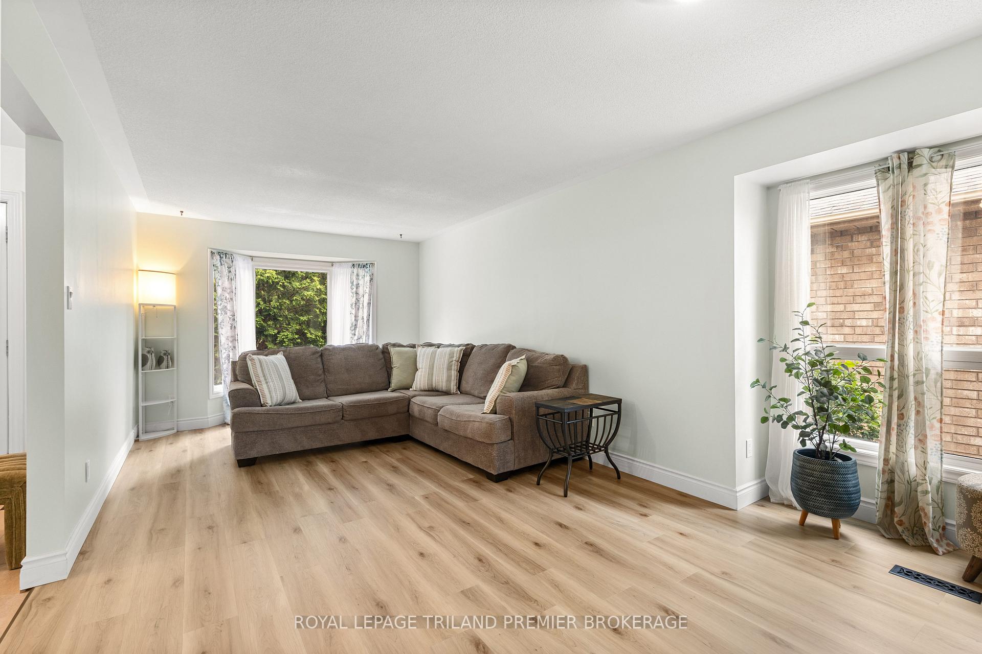 Photo 6 of 95 Gerald Crescent, London, South J — HOMEH