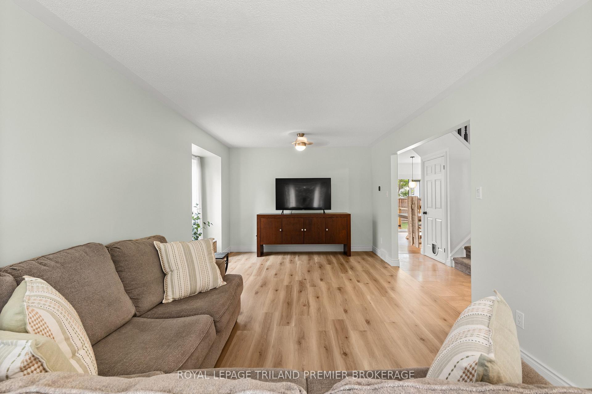 Photo 7 of 95 Gerald Crescent, London, South J — HOMEH