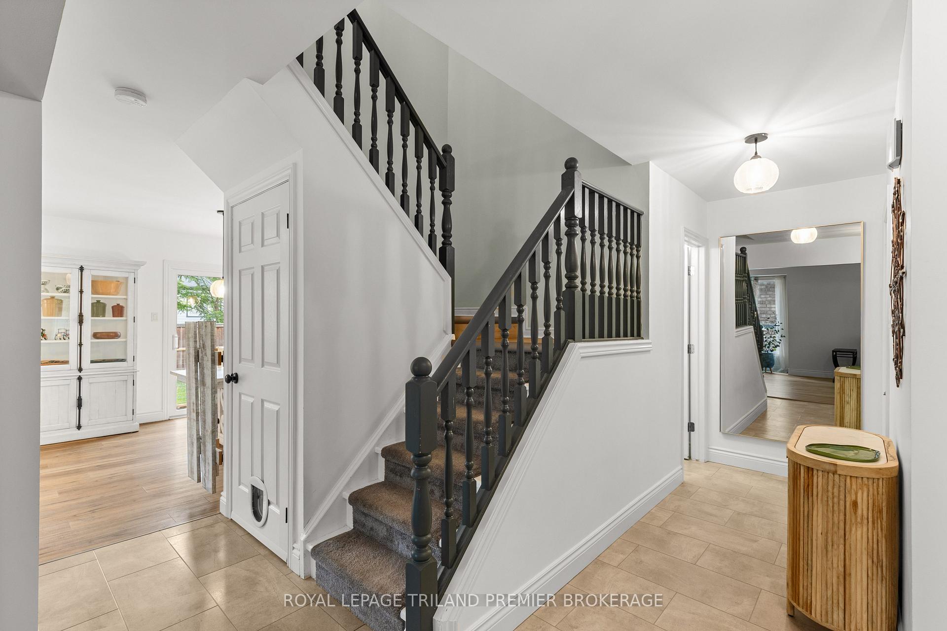 Photo 8 of 95 Gerald Crescent, London, South J — HOMEH