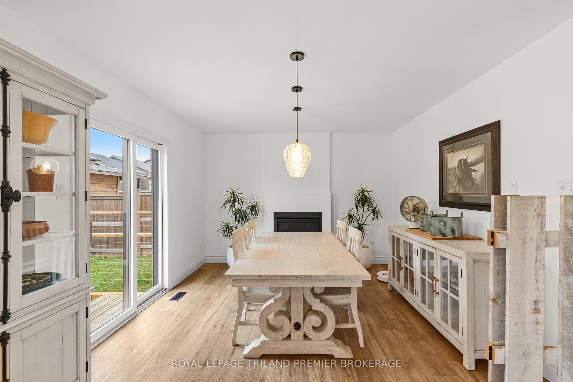 Photo 9 of 95 Gerald Crescent, London, South J — HOMEH
