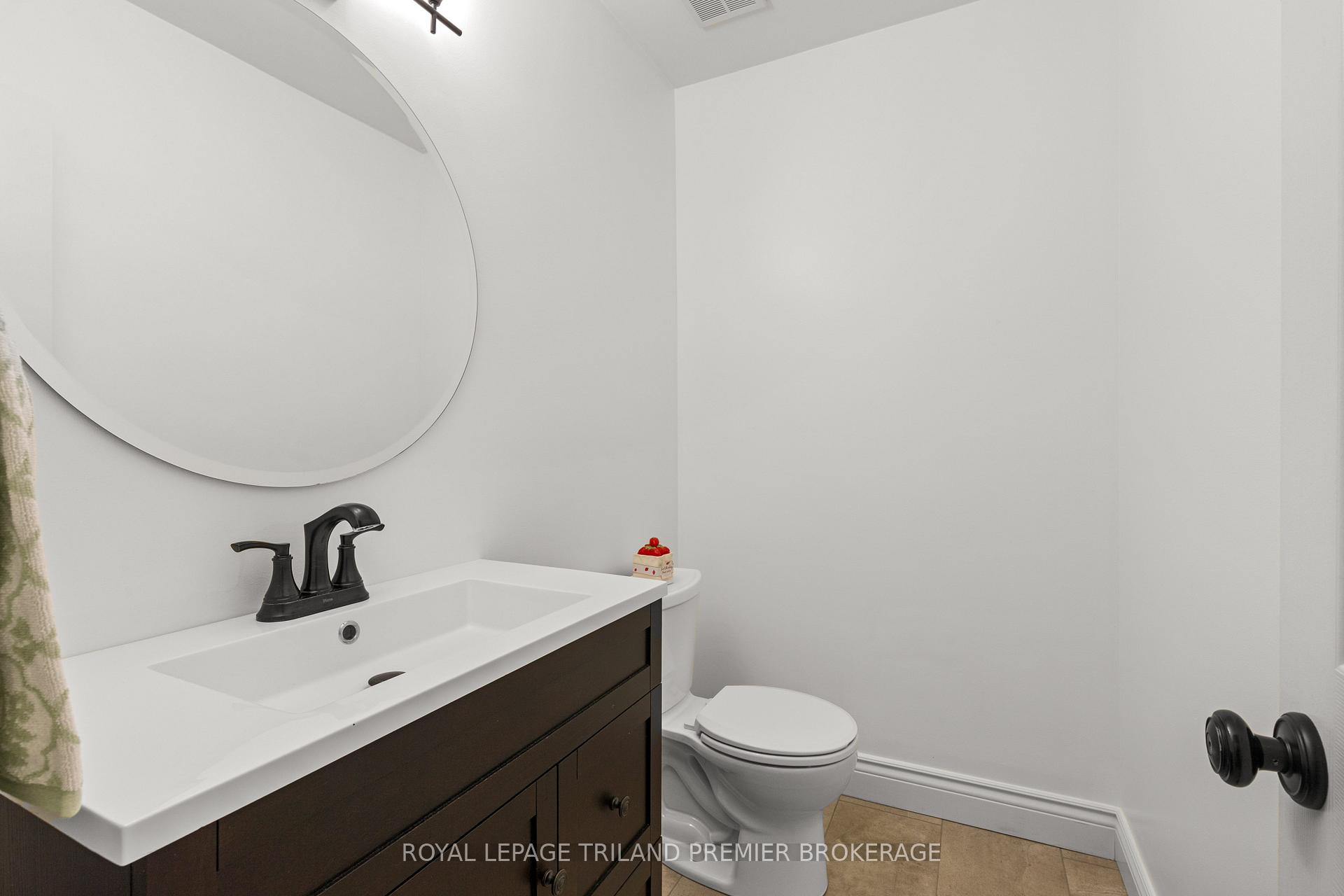 Photo 17 of 95 Gerald Crescent, London, South J — HOMEH