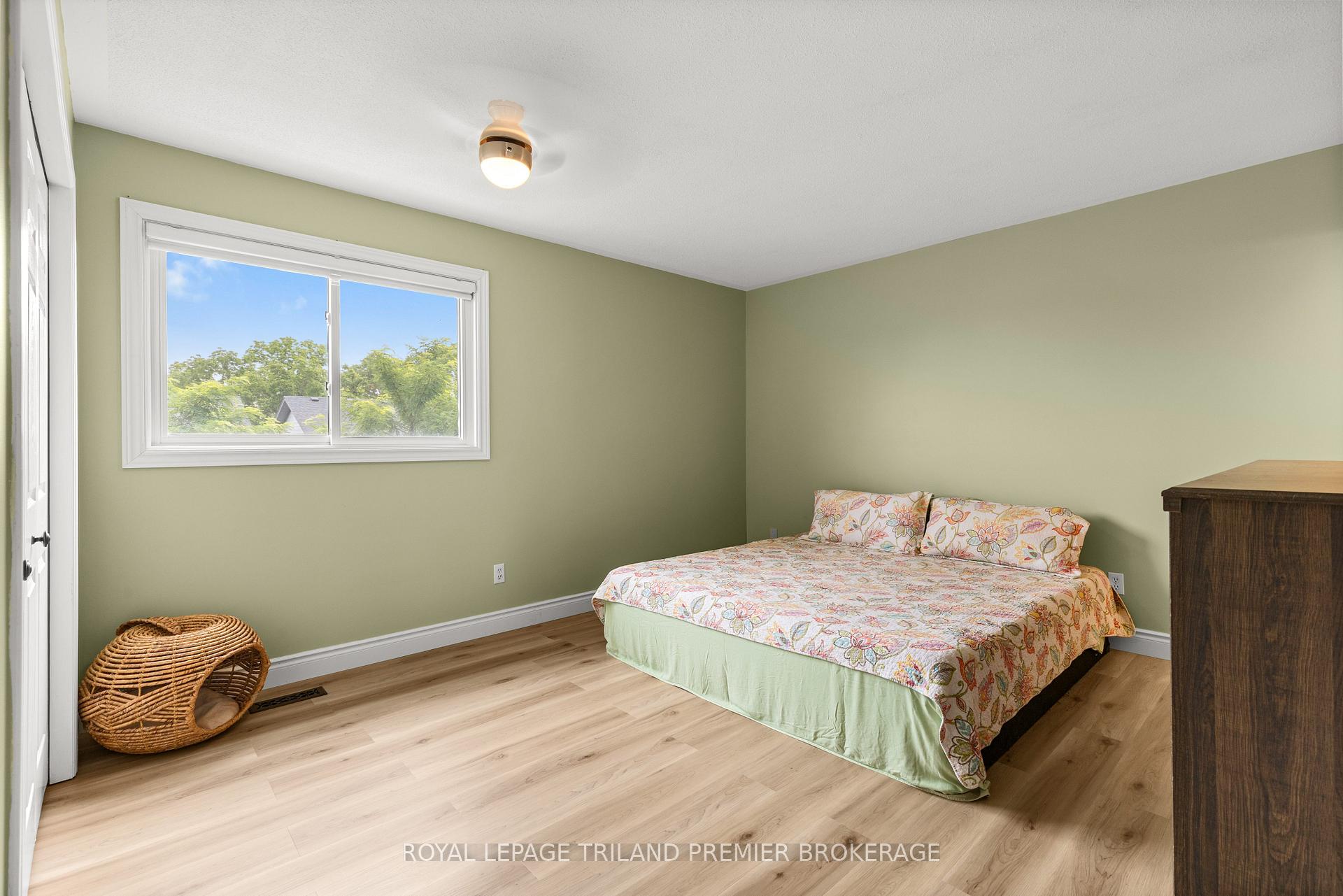 Photo 18 of 95 Gerald Crescent, London, South J — HOMEH