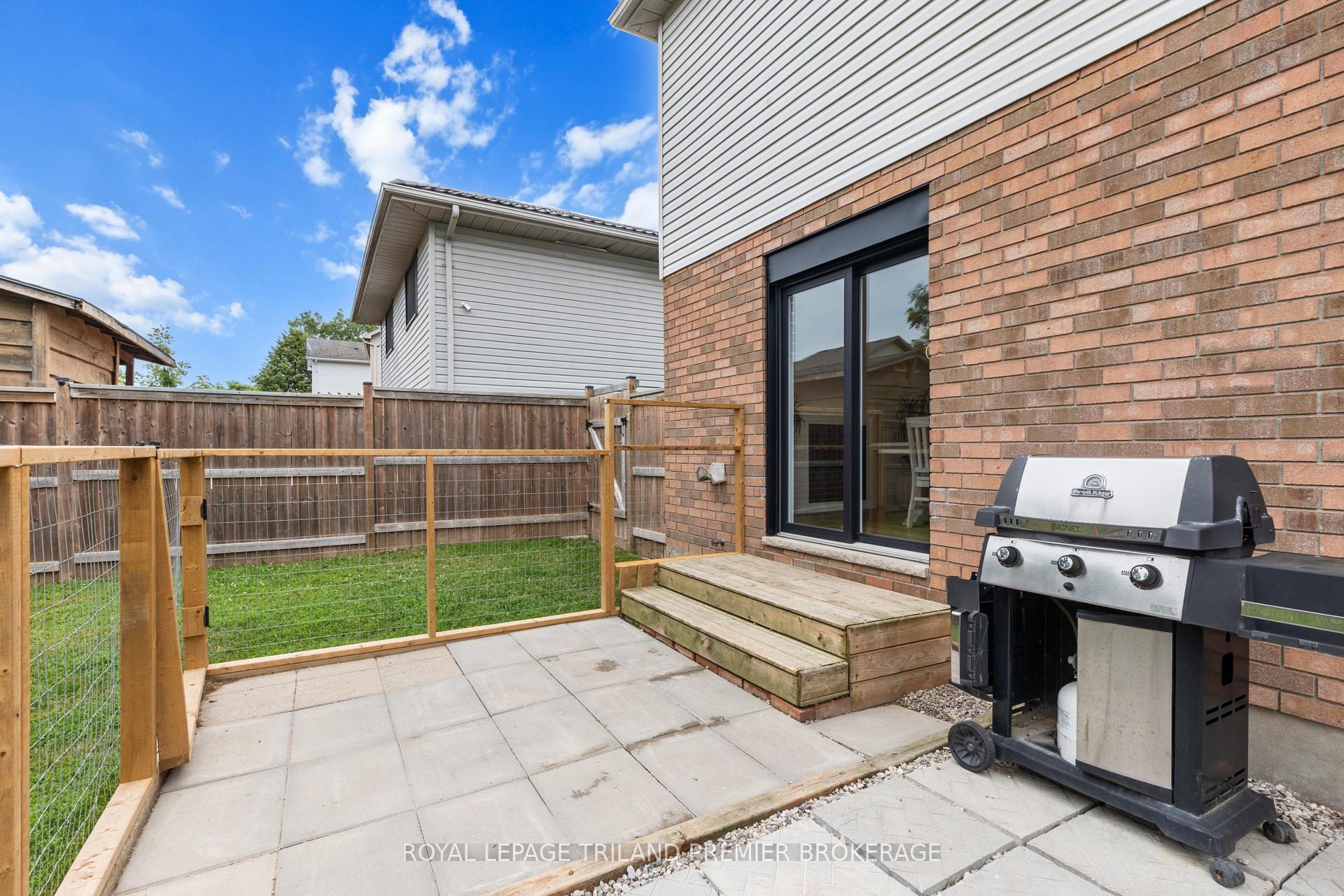 Photo 33 of 95 Gerald Crescent, London, South J — HOMEH