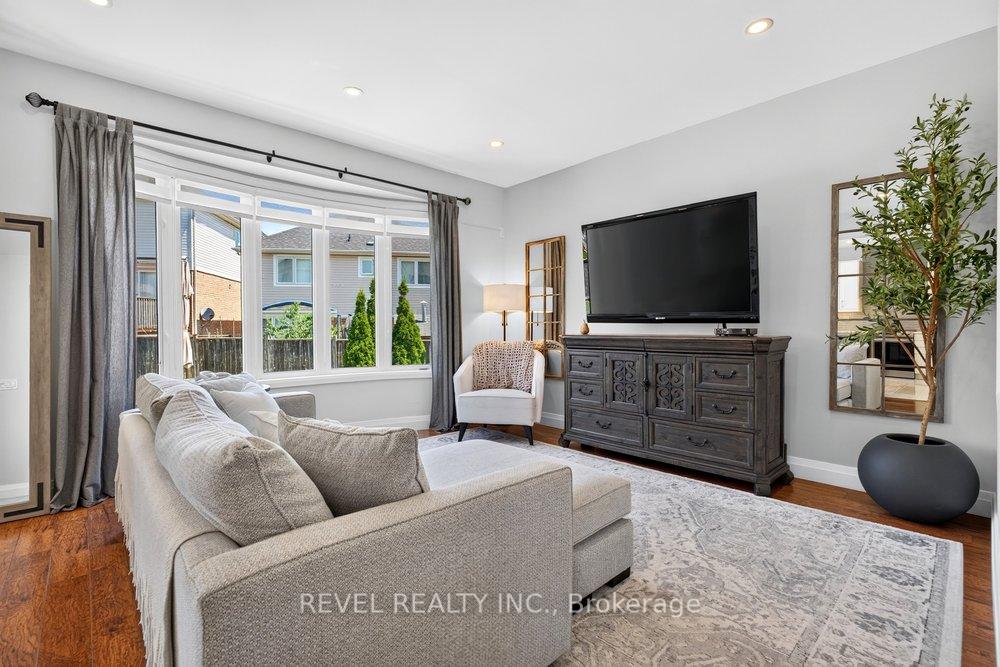 Photo 12 of 3201 Munson Crescent, Burlington, Alton — HOMEH