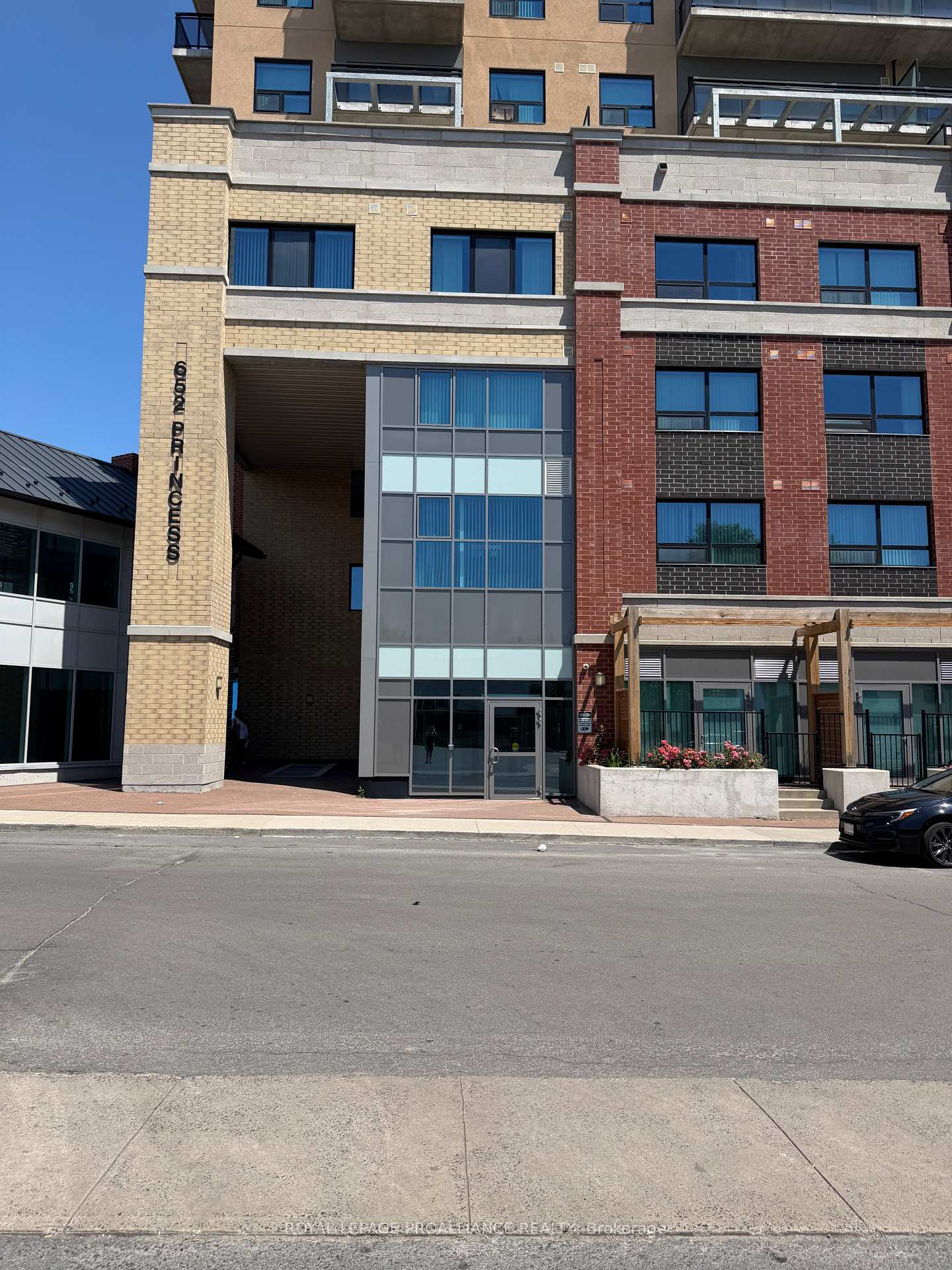 Photo 1 of Unit 913, 652 Princess Street, Kingston, Central City East — HOMEH