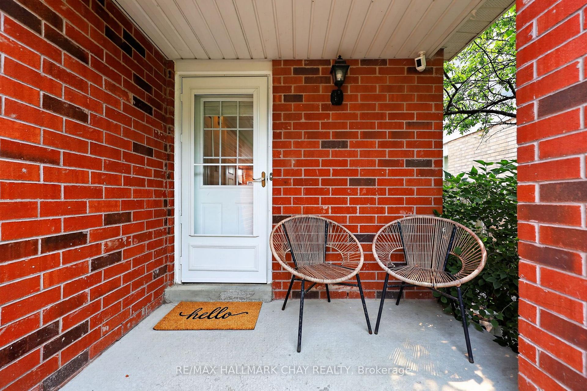 Photo 3 of 65 Pickett Crescent, Barrie, Painswick North — HOMEH