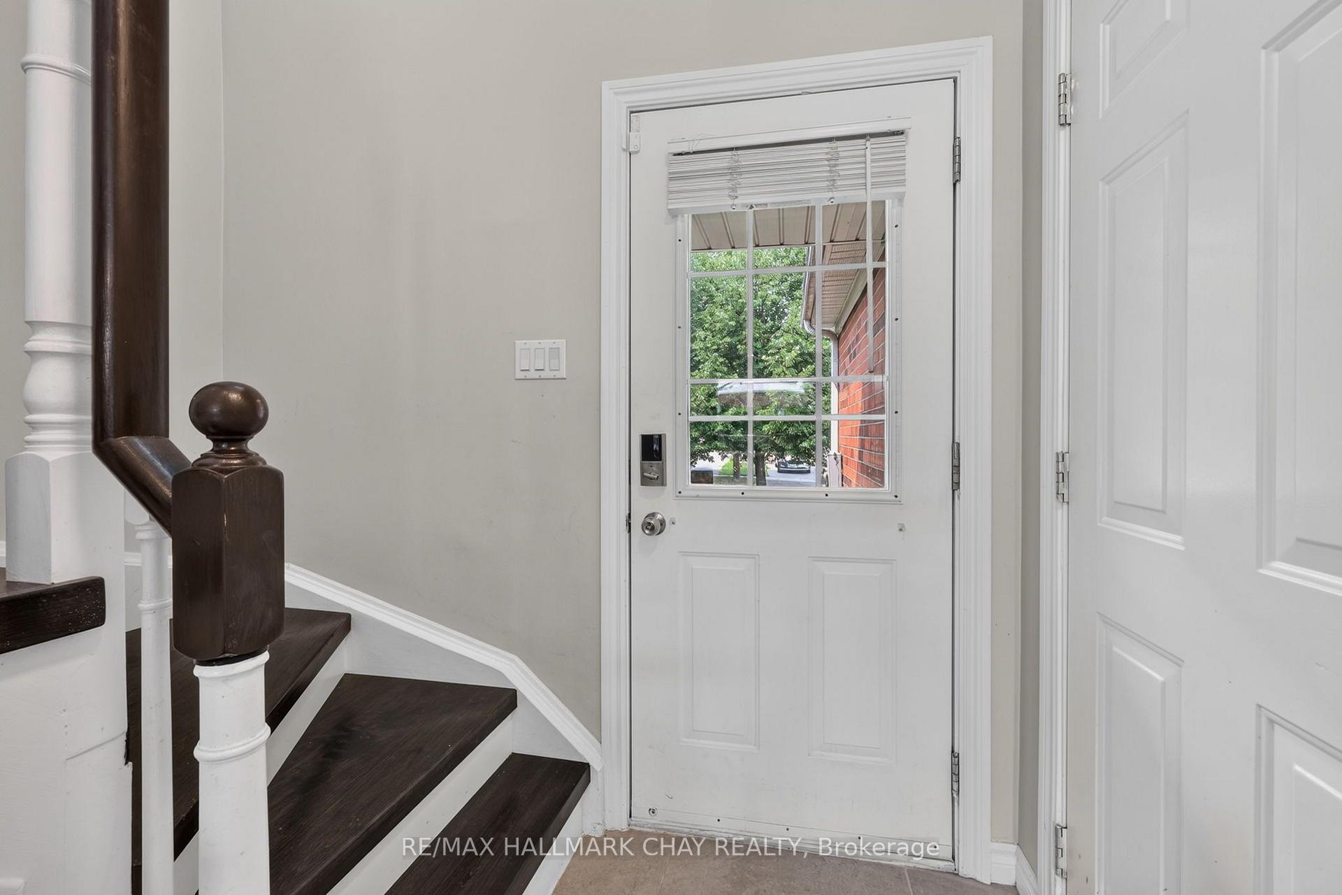 Photo 4 of 65 Pickett Crescent, Barrie, Painswick North — HOMEH