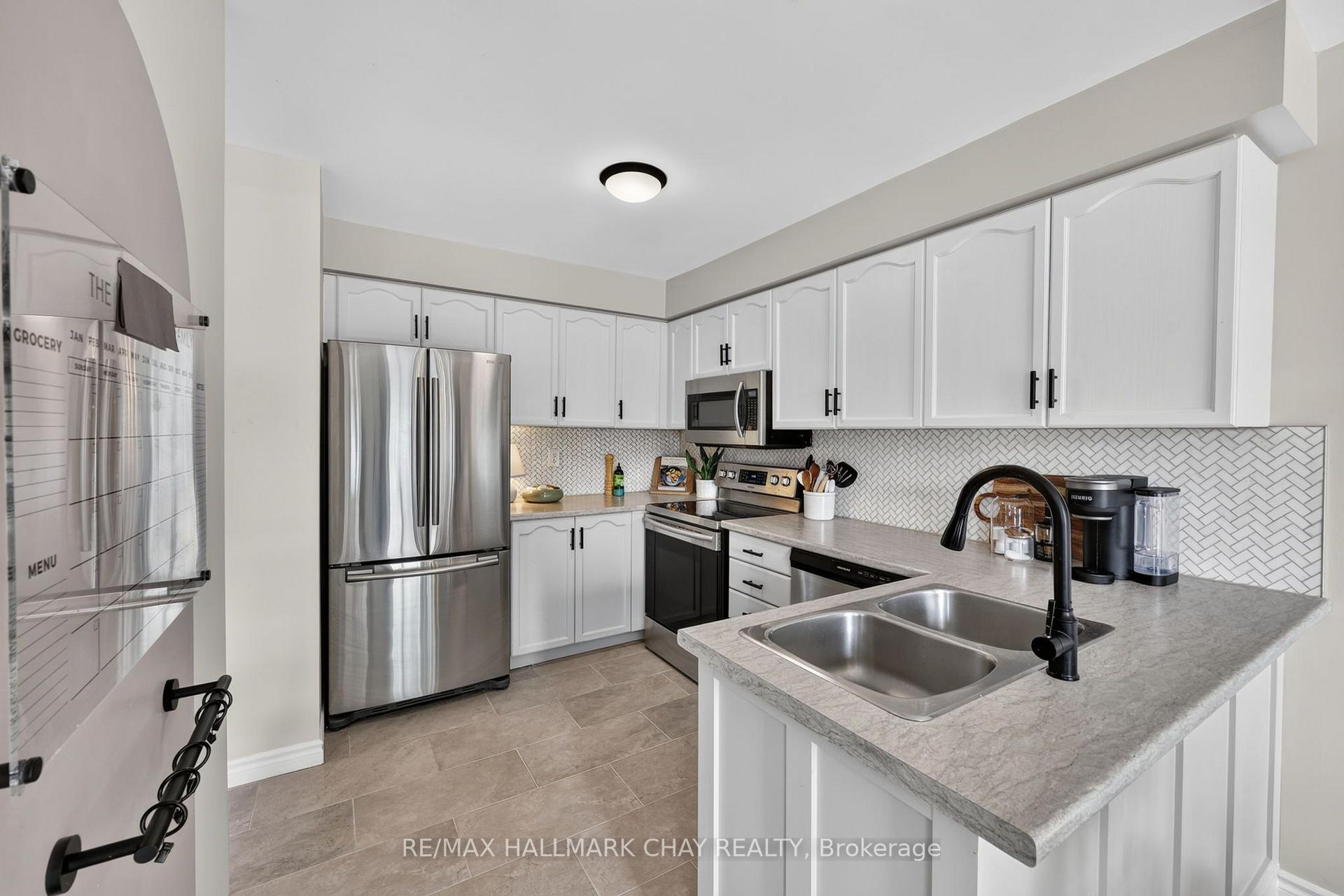 Photo 9 of 65 Pickett Crescent, Barrie, Painswick North — HOMEH