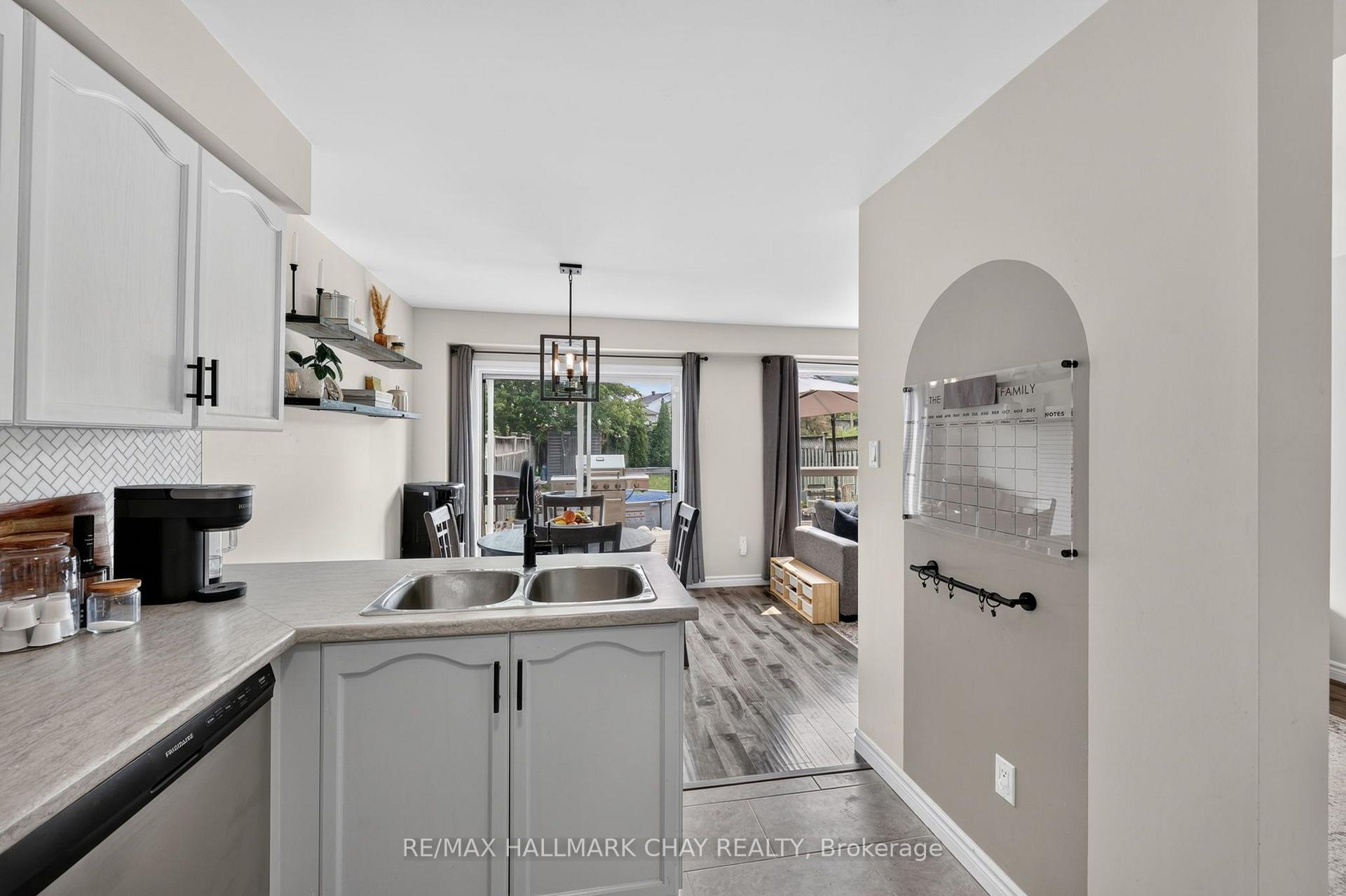 Photo 10 of 65 Pickett Crescent, Barrie, Painswick North — HOMEH
