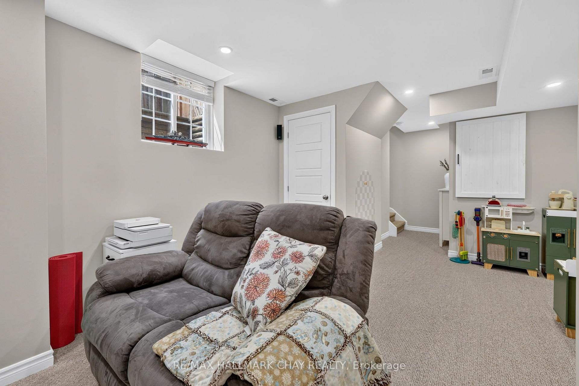 Photo 23 of 65 Pickett Crescent, Barrie, Painswick North — HOMEH
