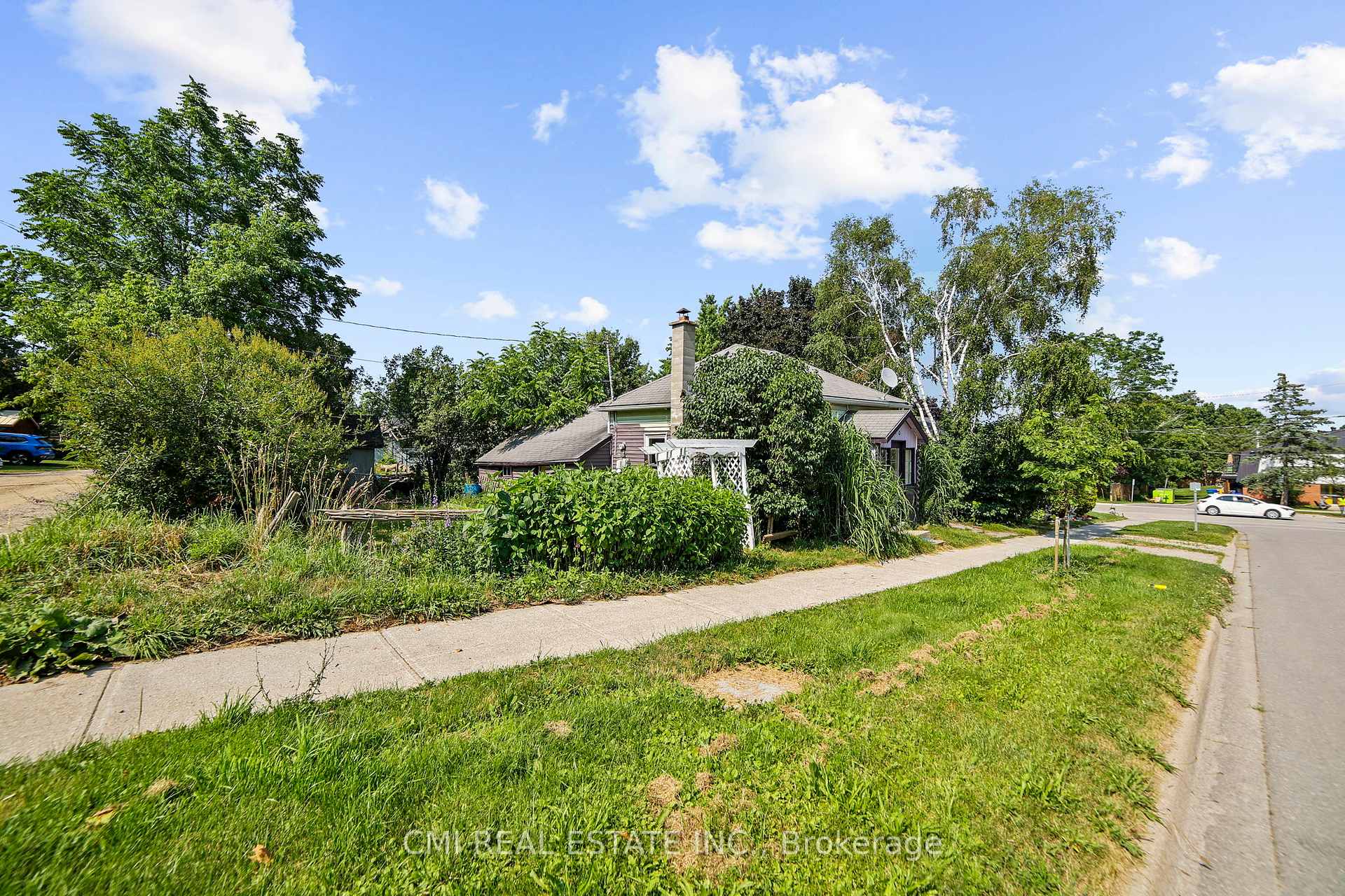 Photo 3 of 120 Second Avenue E, Shelburne — HOMEH