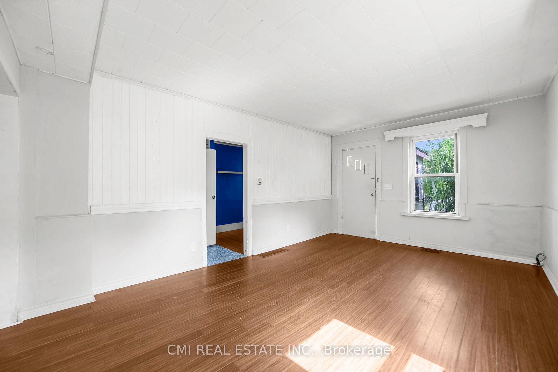Photo 11 of 120 Second Avenue E, Shelburne — HOMEH