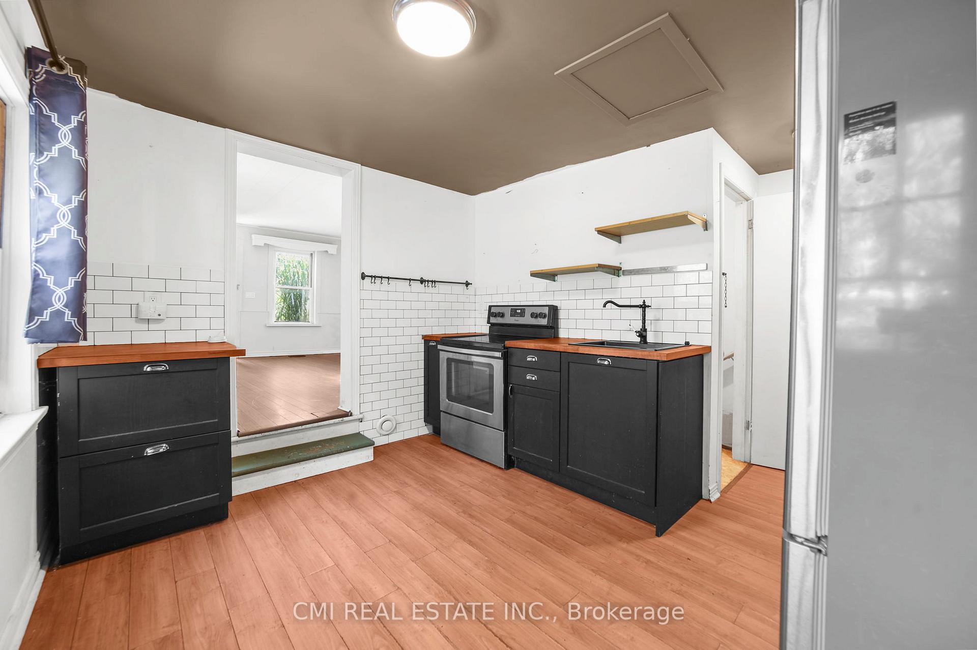Photo 13 of 120 Second Avenue E, Shelburne — HOMEH