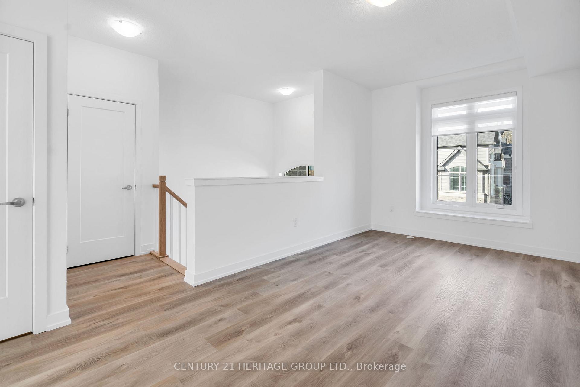 Photo 3 of 96 Lyall Stokes Circle, East Gwillimbury, Mt Albert — HOMEH