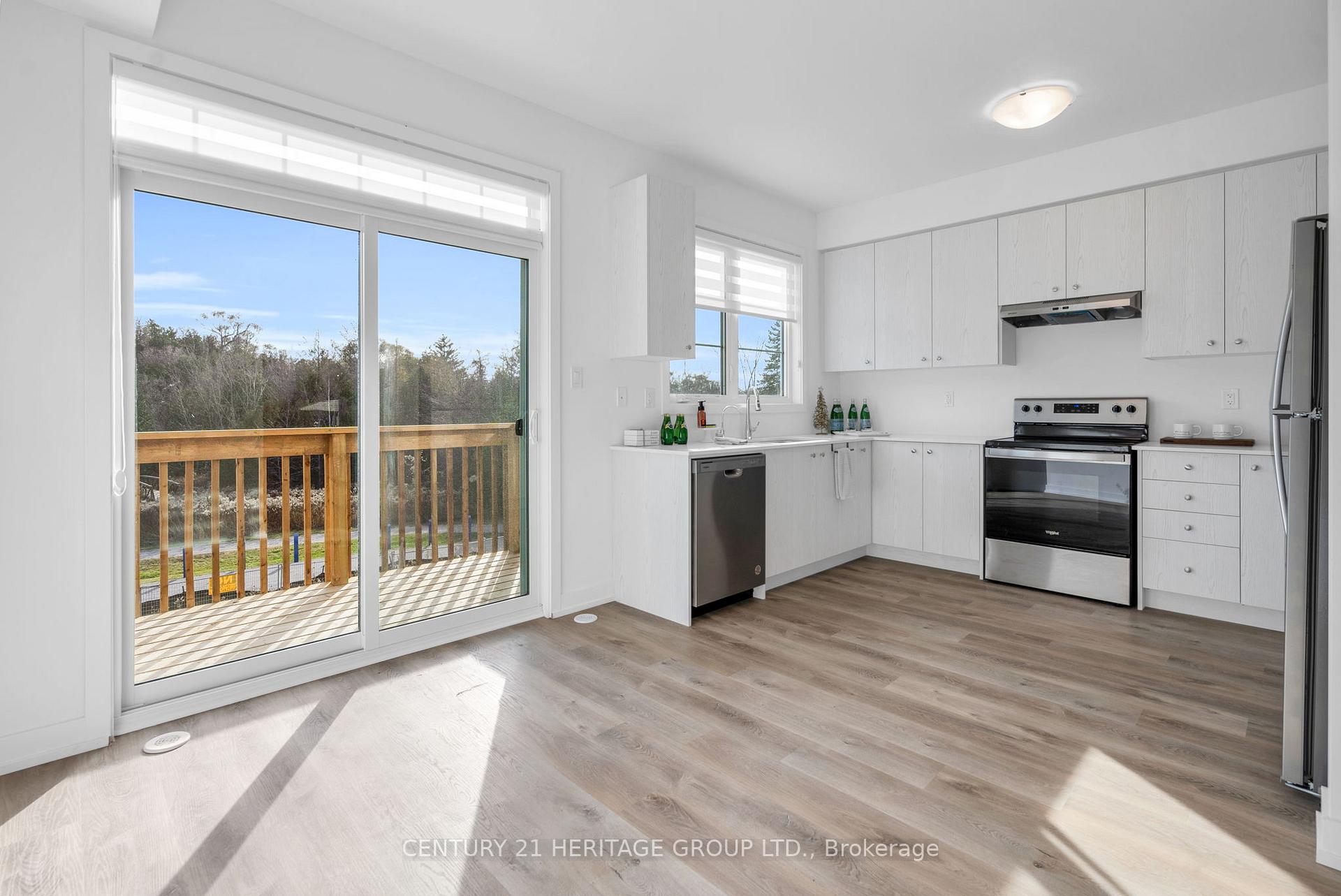 Photo 5 of 96 Lyall Stokes Circle, East Gwillimbury, Mt Albert — HOMEH