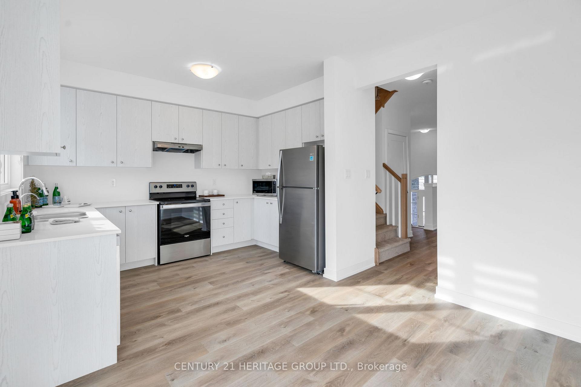 Photo 6 of 96 Lyall Stokes Circle, East Gwillimbury, Mt Albert — HOMEH