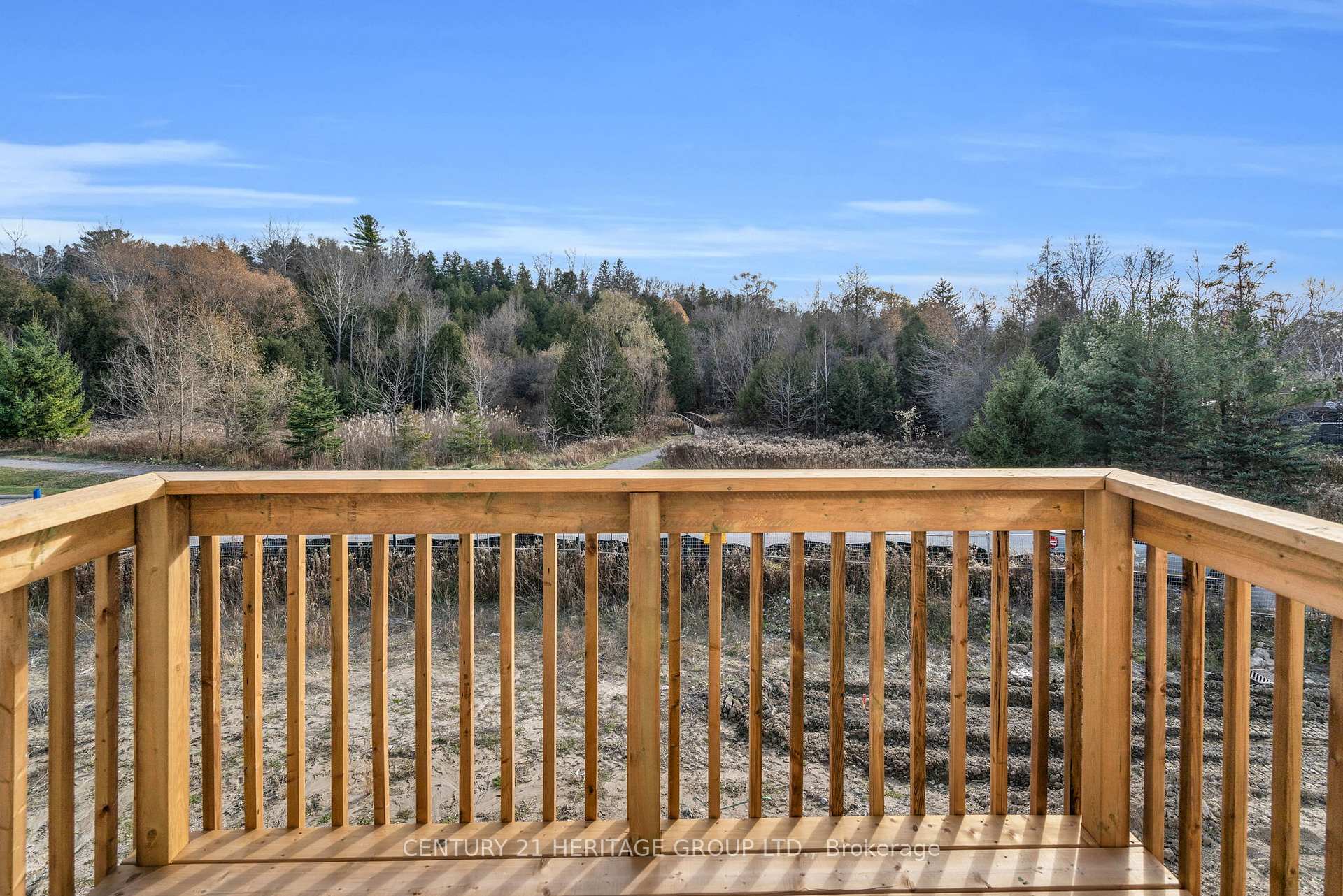 Photo 9 of 96 Lyall Stokes Circle, East Gwillimbury, Mt Albert — HOMEH