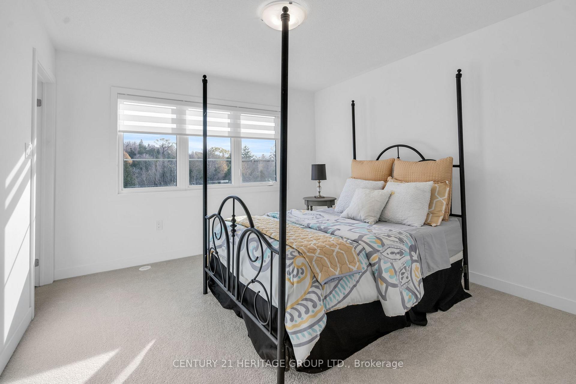 Photo 11 of 96 Lyall Stokes Circle, East Gwillimbury, Mt Albert — HOMEH