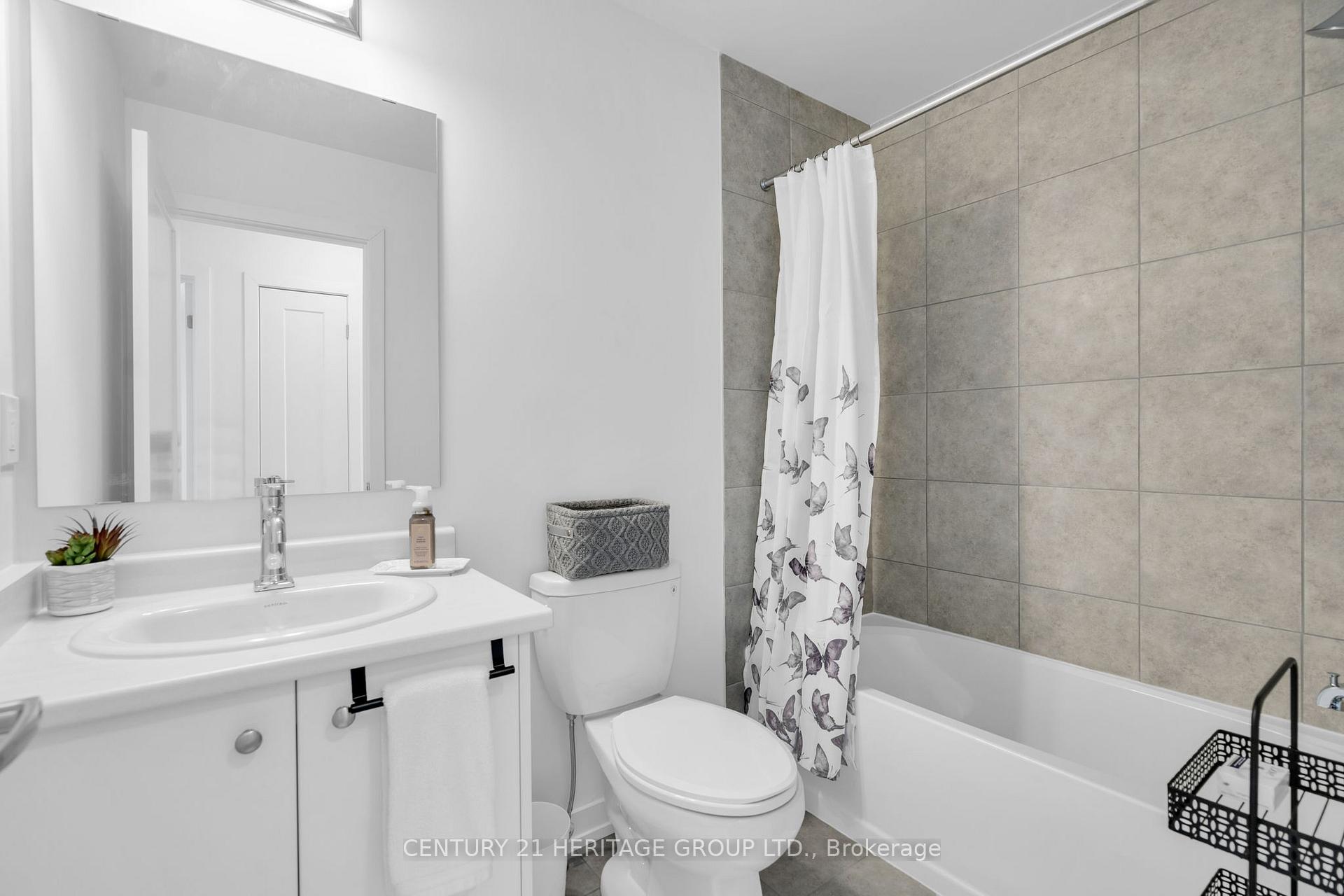 Photo 20 of 96 Lyall Stokes Circle, East Gwillimbury, Mt Albert — HOMEH