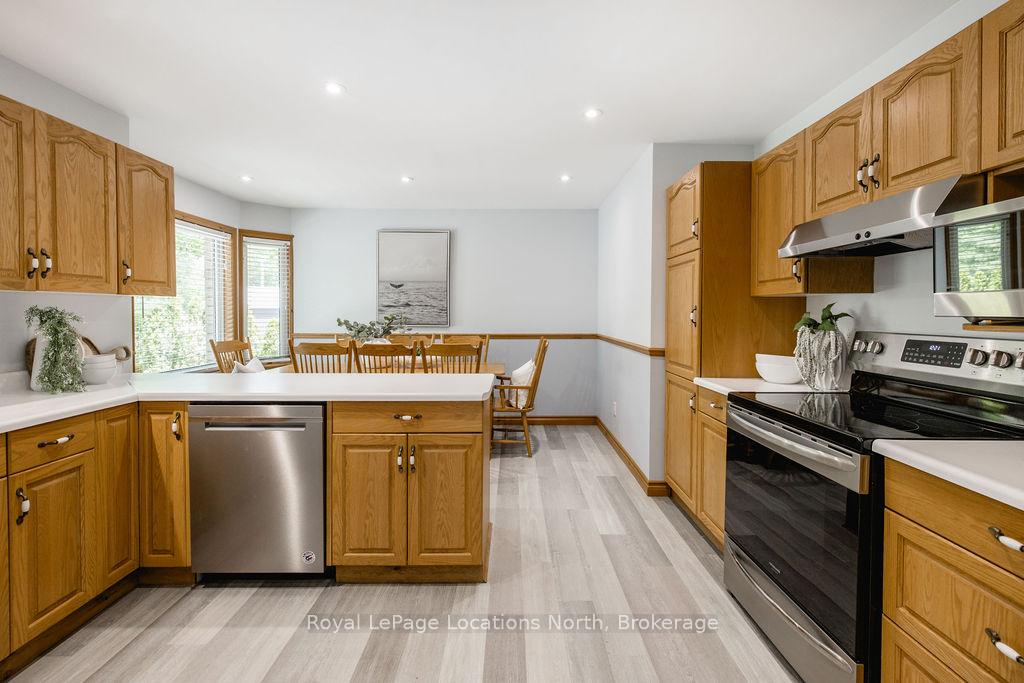 Photo 5 of 39 Mccague Street, Wasaga Beach — HOMEH