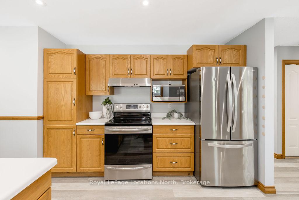 Photo 7 of 39 Mccague Street, Wasaga Beach — HOMEH