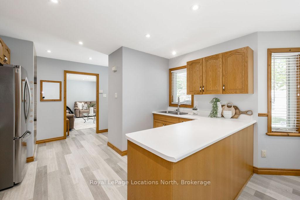 Photo 9 of 39 Mccague Street, Wasaga Beach — HOMEH