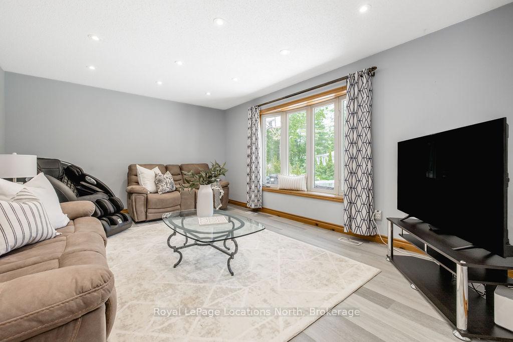 Photo 11 of 39 Mccague Street, Wasaga Beach — HOMEH