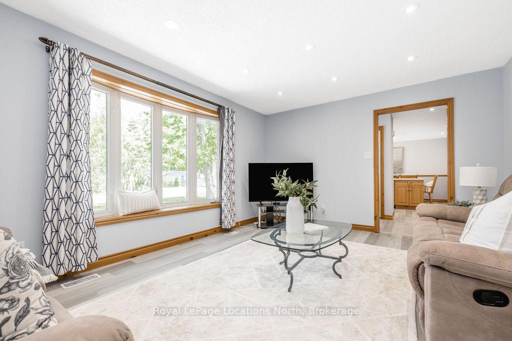 Photo 13 of 39 Mccague Street, Wasaga Beach — HOMEH