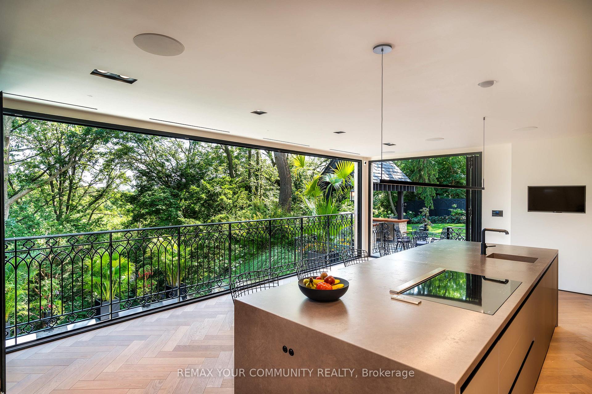 Photo 5 of 57 Baby Point Crescent S, Toronto, Lambton Baby Point — HOMEH