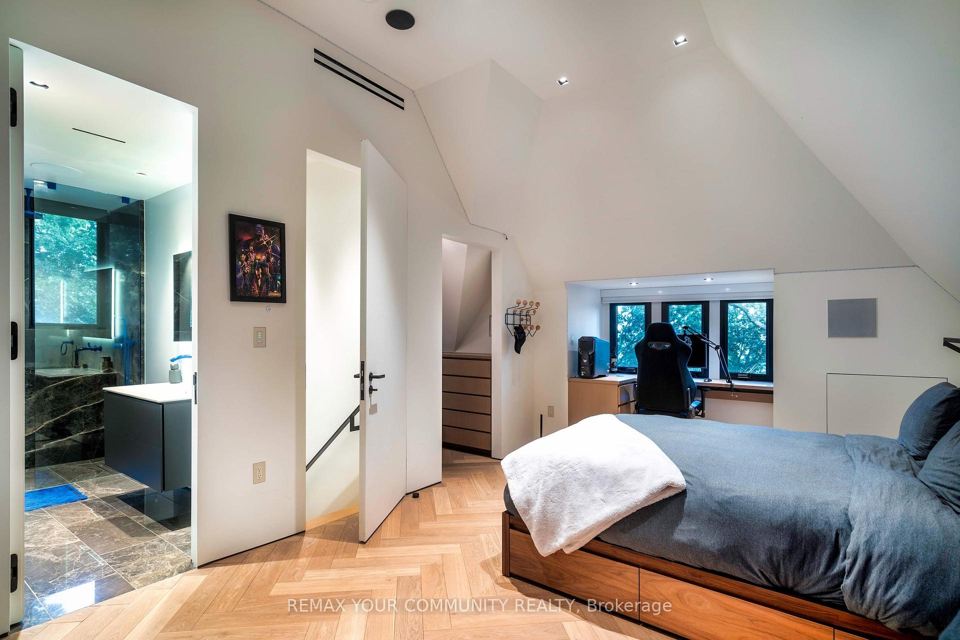 Photo 26 of 57 Baby Point Crescent S, Toronto, Lambton Baby Point — HOMEH