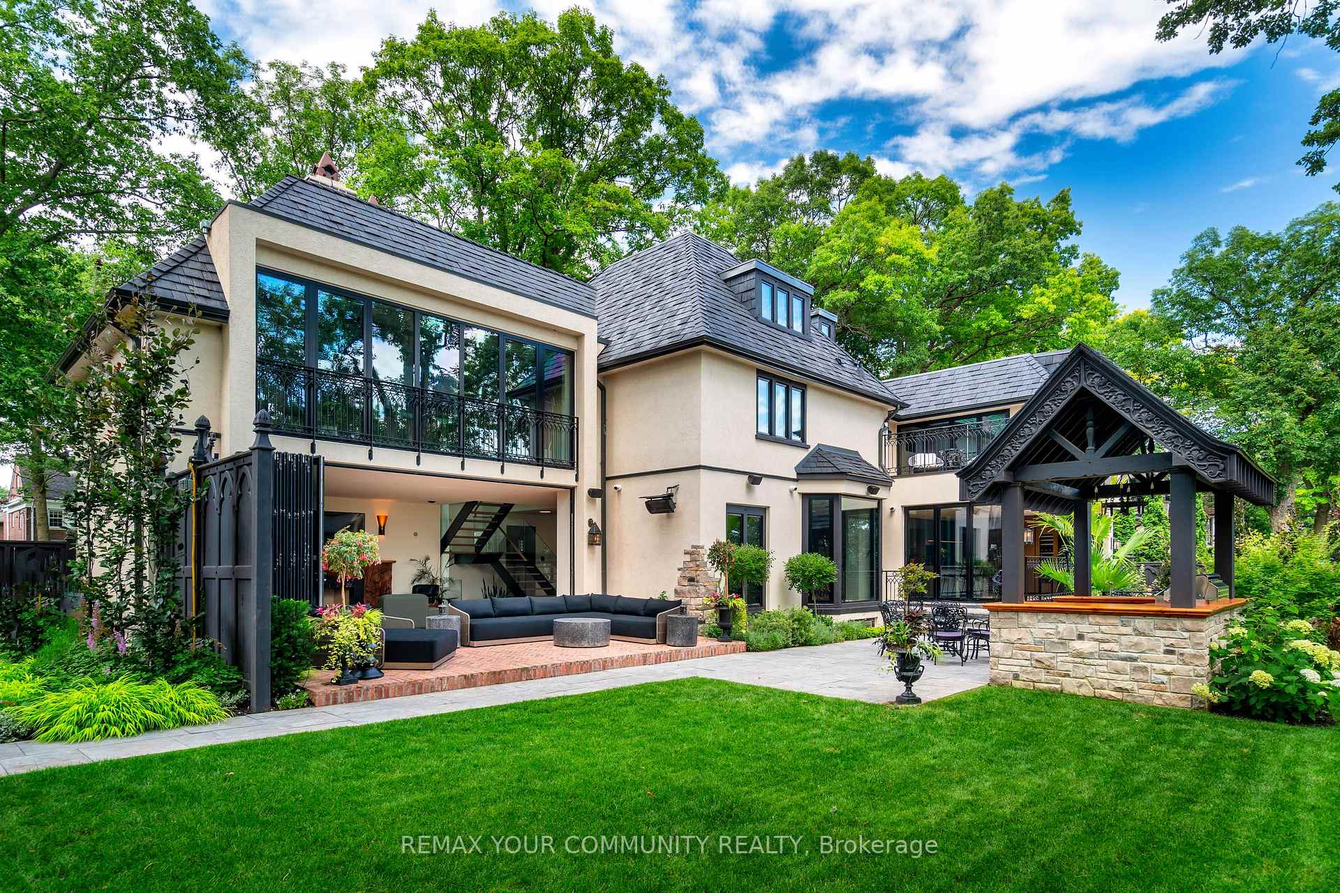 Photo 35 of 57 Baby Point Crescent S, Toronto, Lambton Baby Point — HOMEH