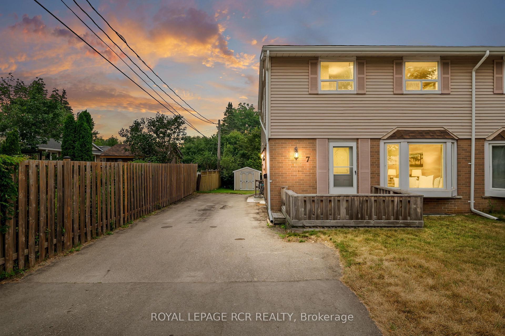 Photo 2 of 7 Cardwell Street, Orangeville — HOMEH