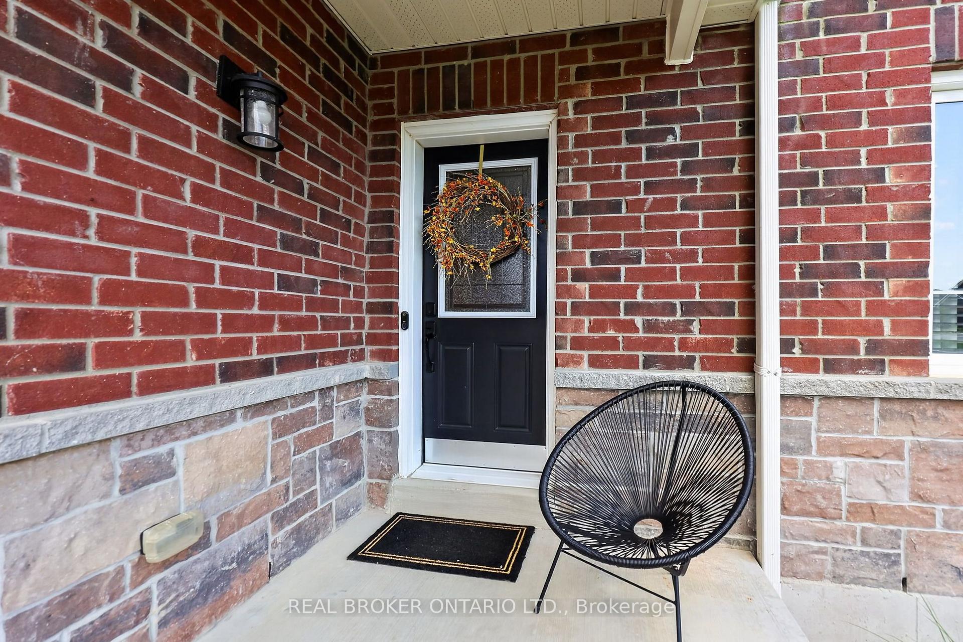 Photo 3 of 36 Beverly Street, Springwater, Elmvale — HOMEH