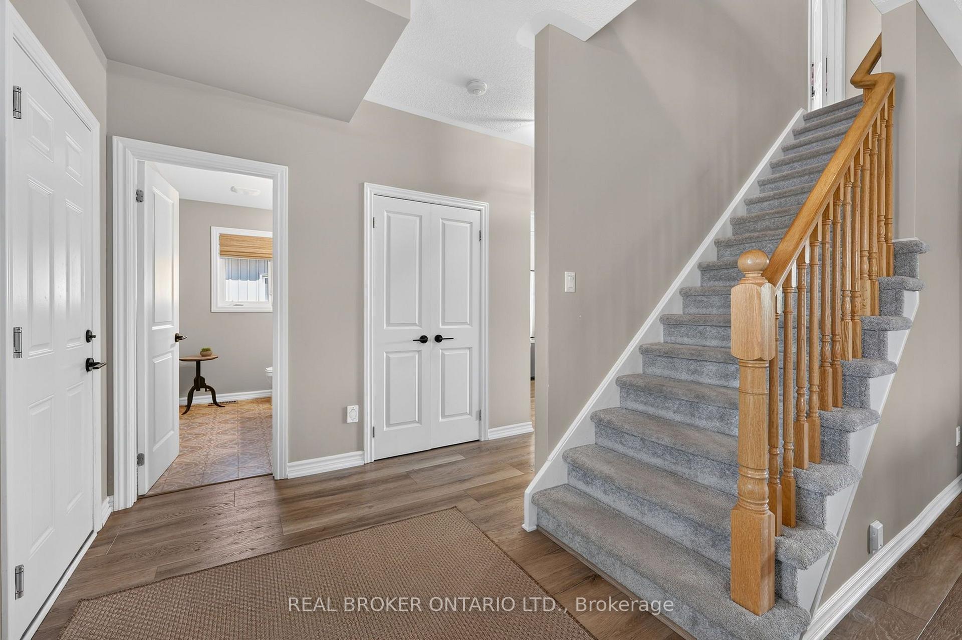 Photo 4 of 36 Beverly Street, Springwater, Elmvale — HOMEH