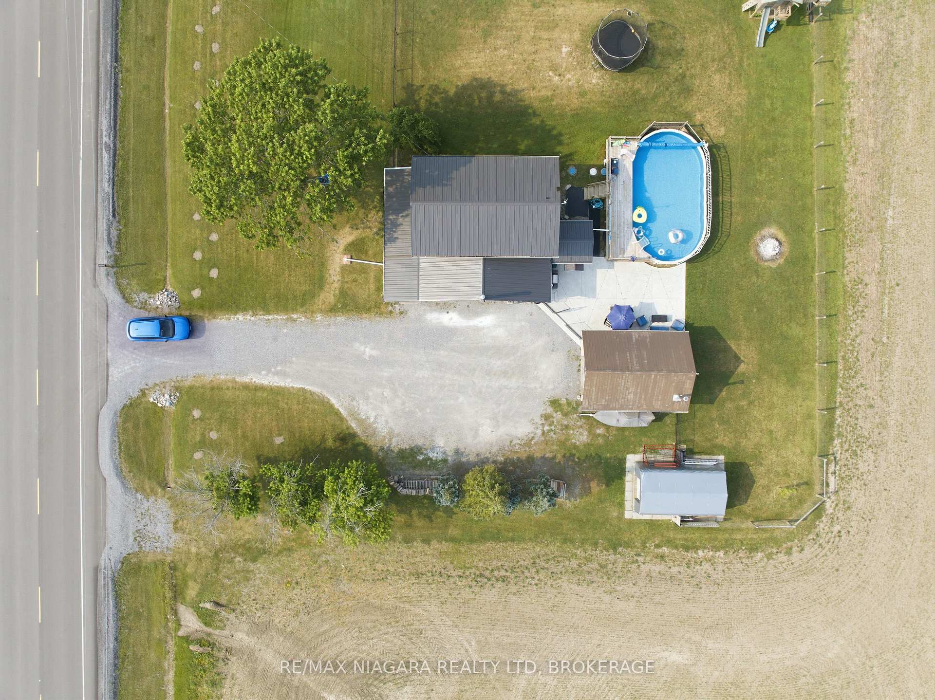 Photo 3 of 3353 Miller Road, Port Colborne, Bethel — HOMEH