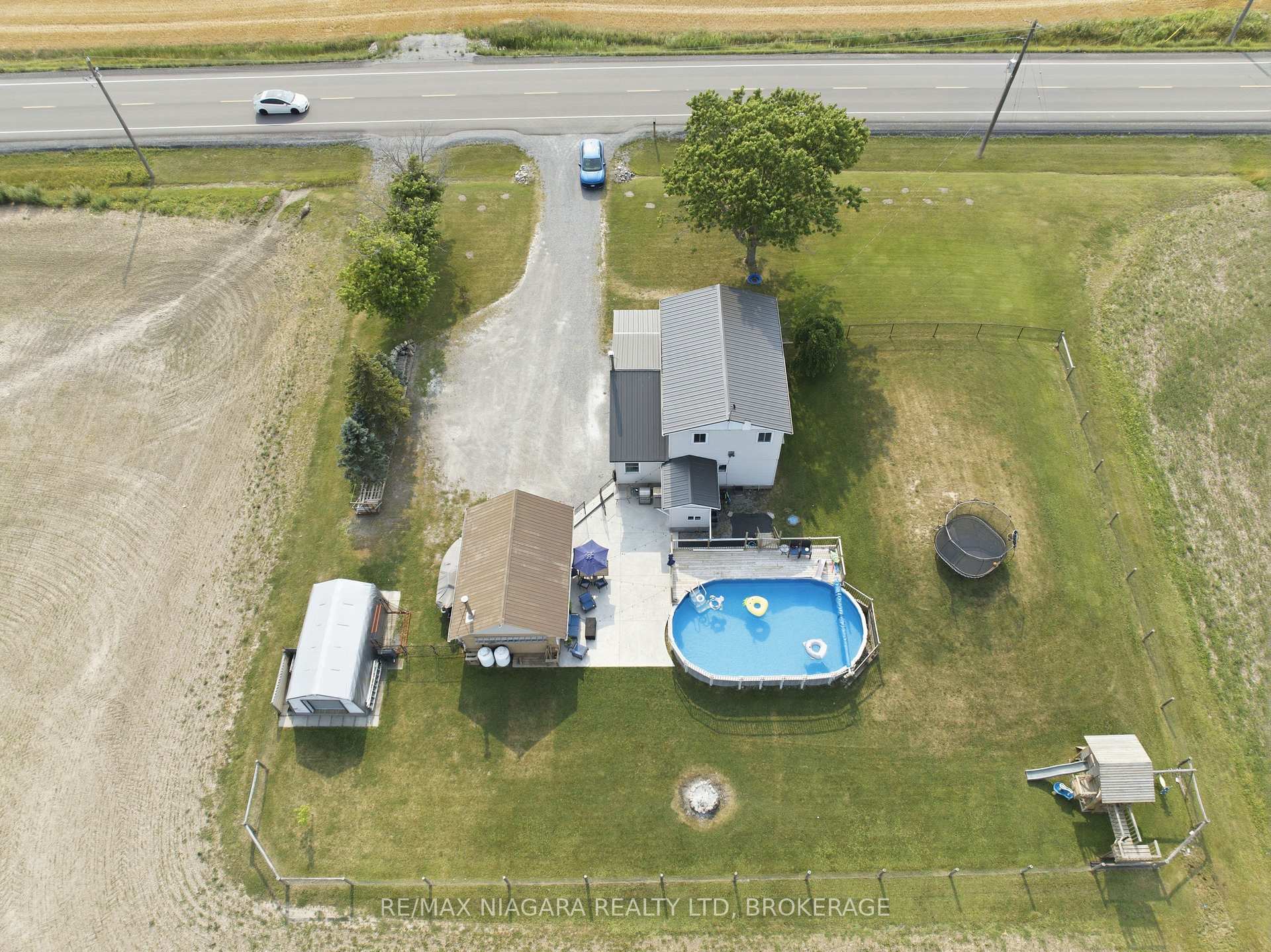 Photo 4 of 3353 Miller Road, Port Colborne, Bethel — HOMEH